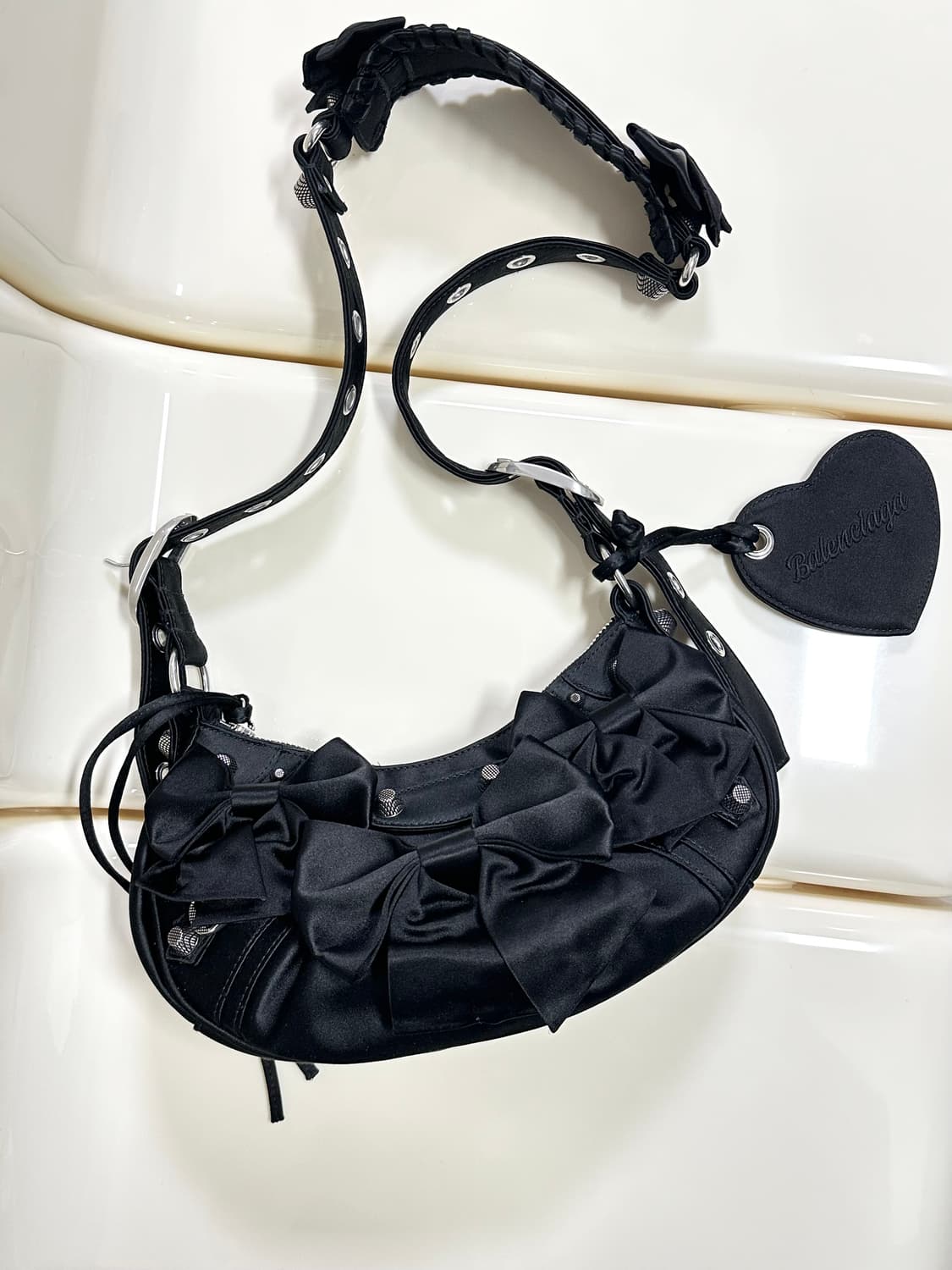 [SA급 정품] 발렌시아가 리본 르카골 블랙 상품이미지6