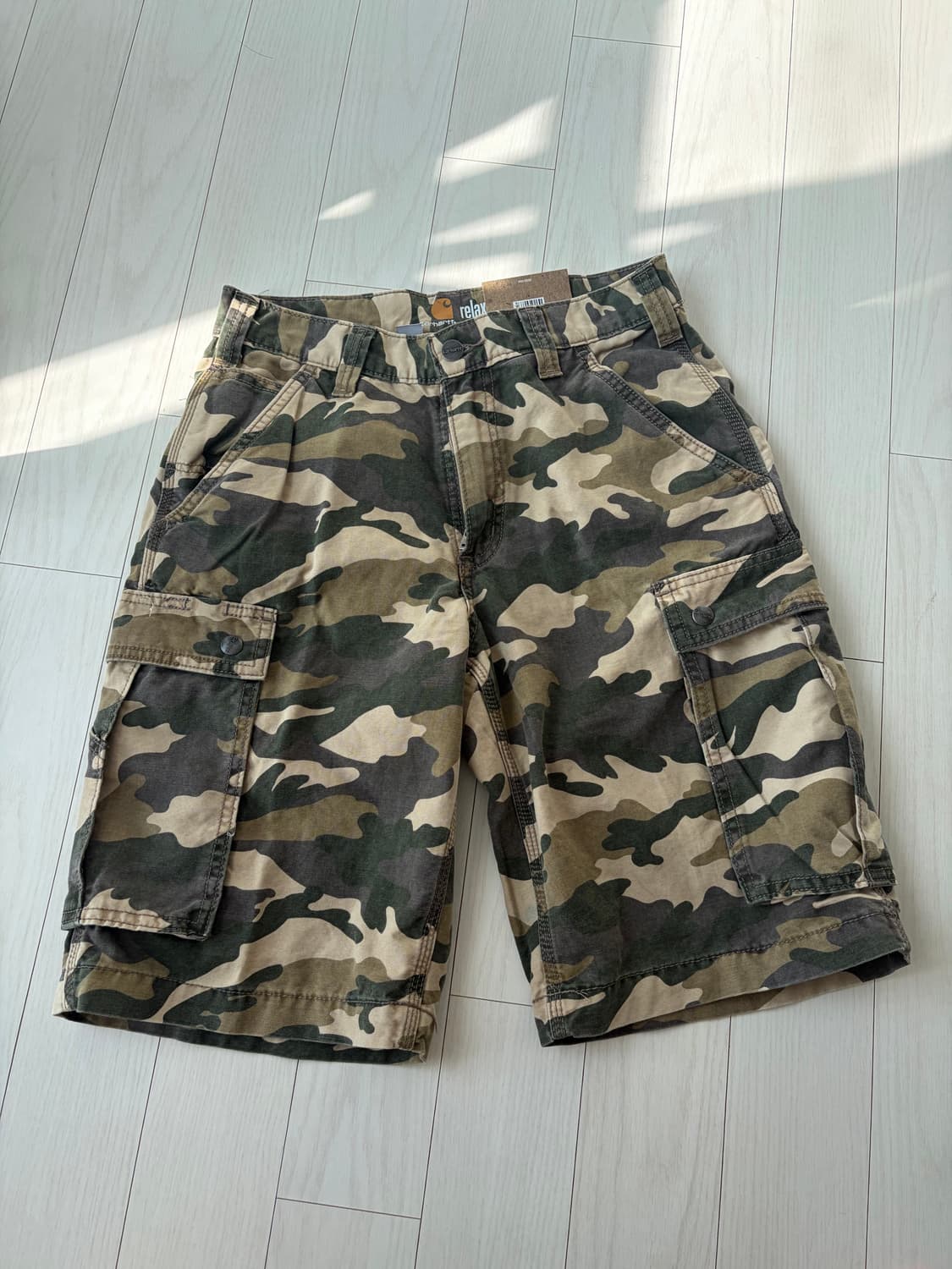 [새상품]칼하트 카모 반바지 상품이미지1