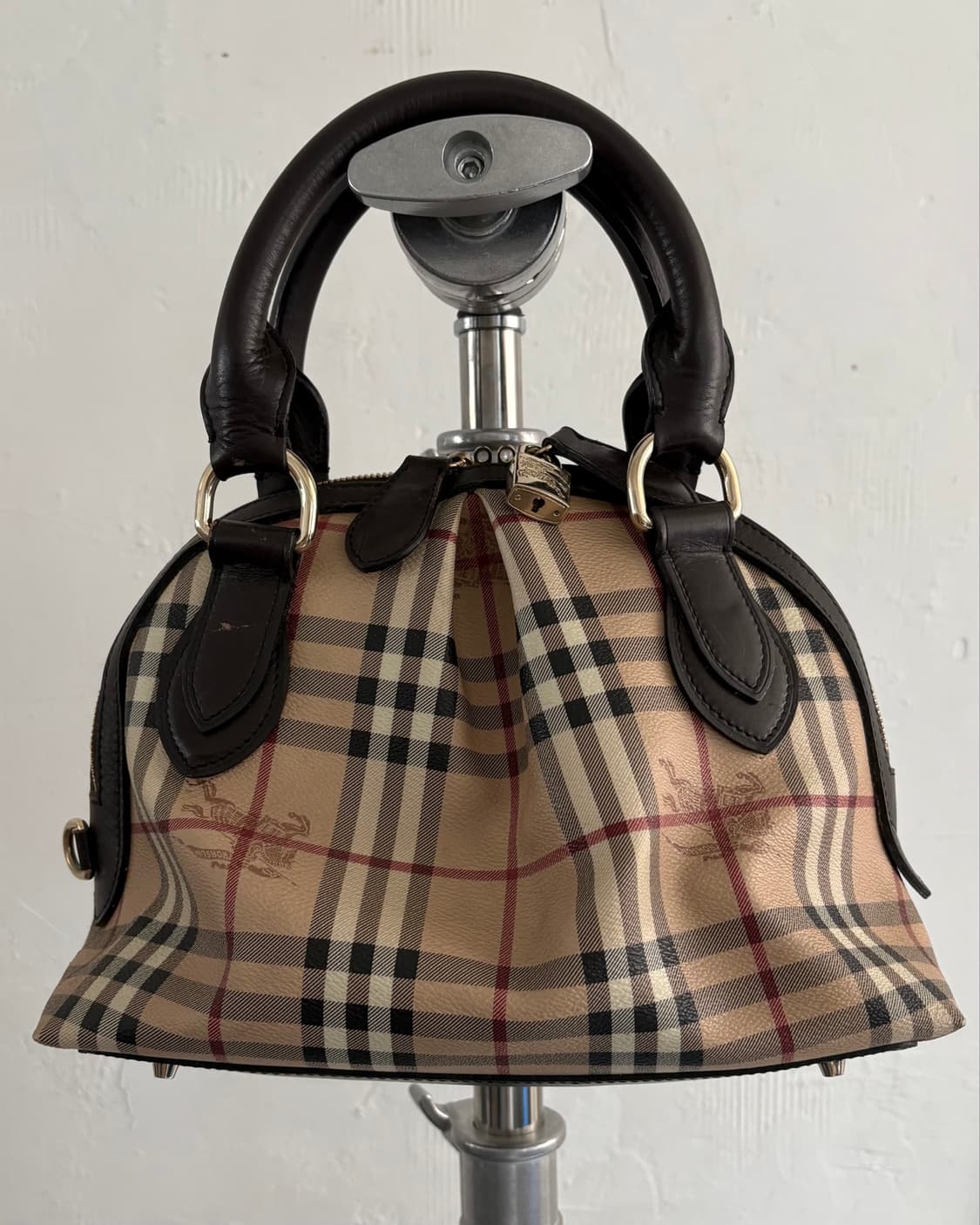 Burberry 버버리 노바체크 버클락 핸드백 상품이미지4