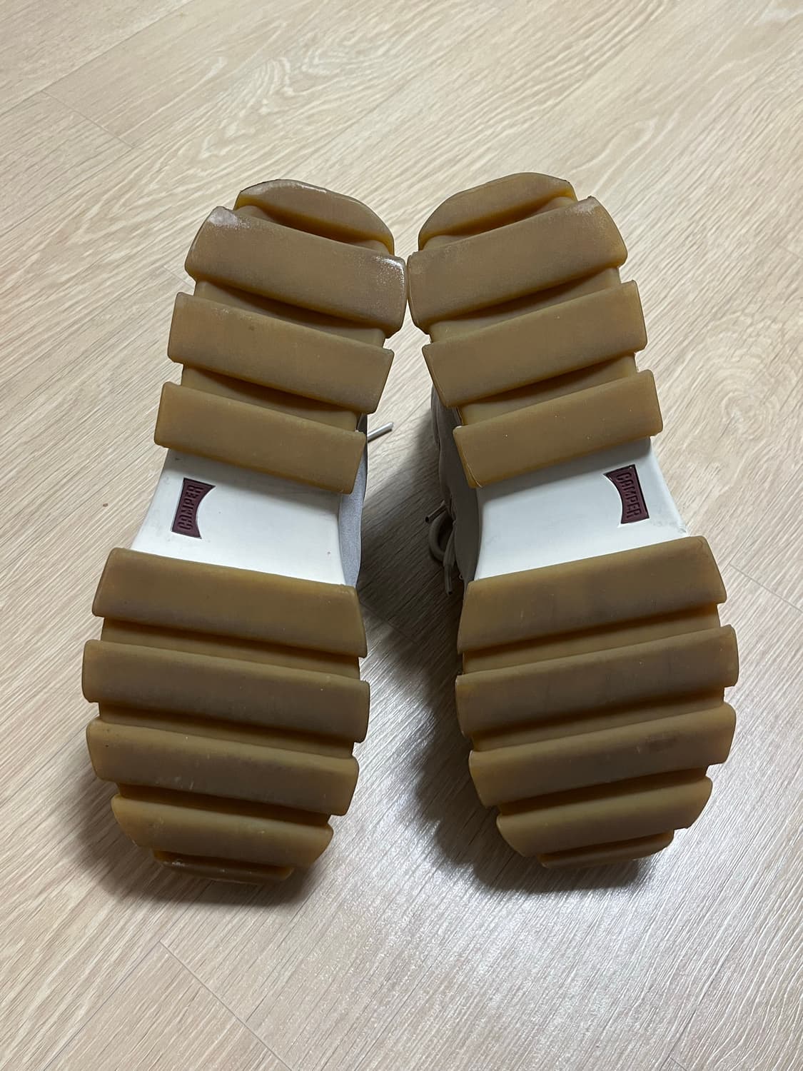 버나드윌헴 x 캠퍼 everest 풀박스 41 상품이미지3