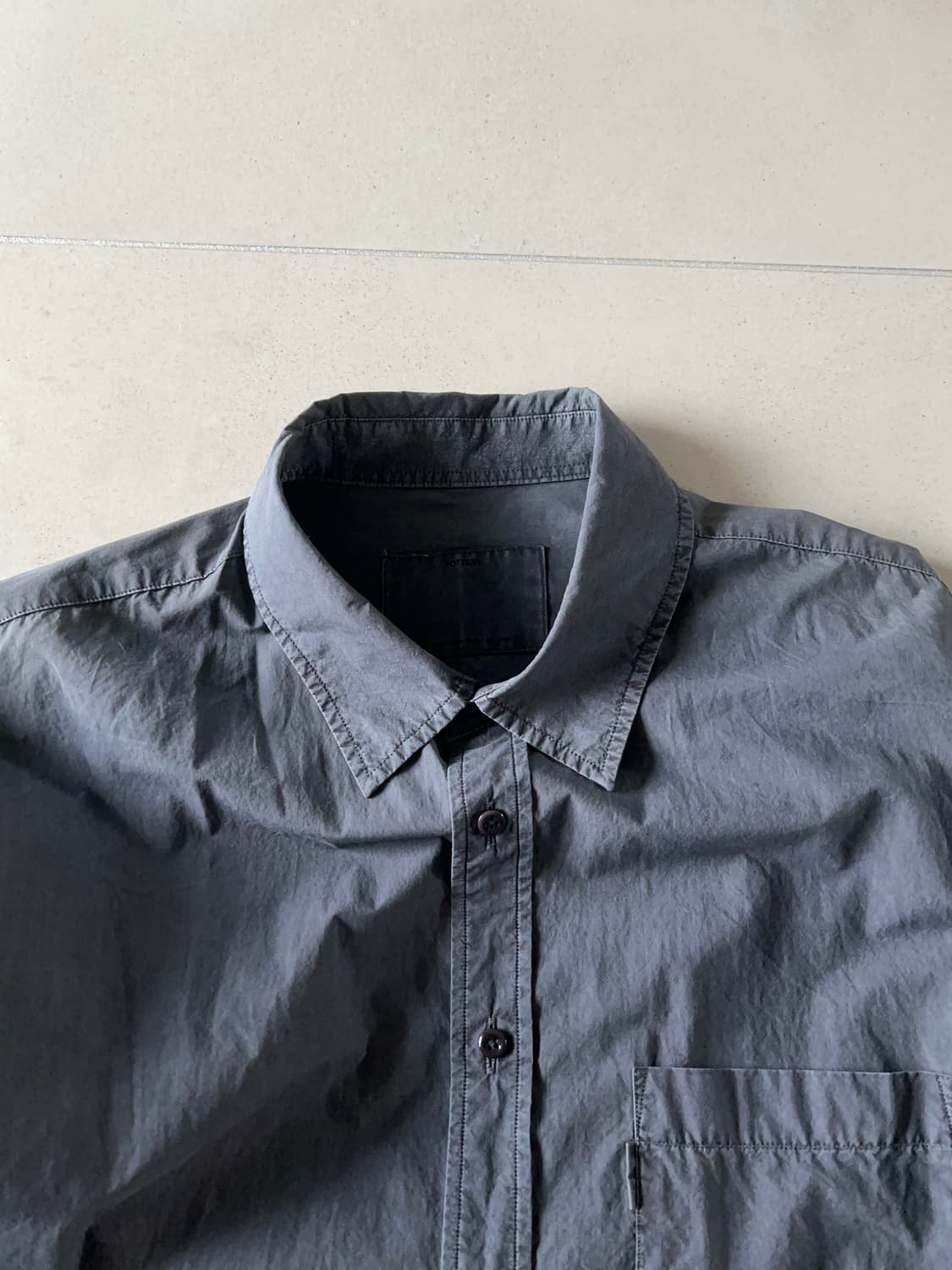 포터리 가먼트 다이드 컴포트 셔츠 차콜 상품이미지1