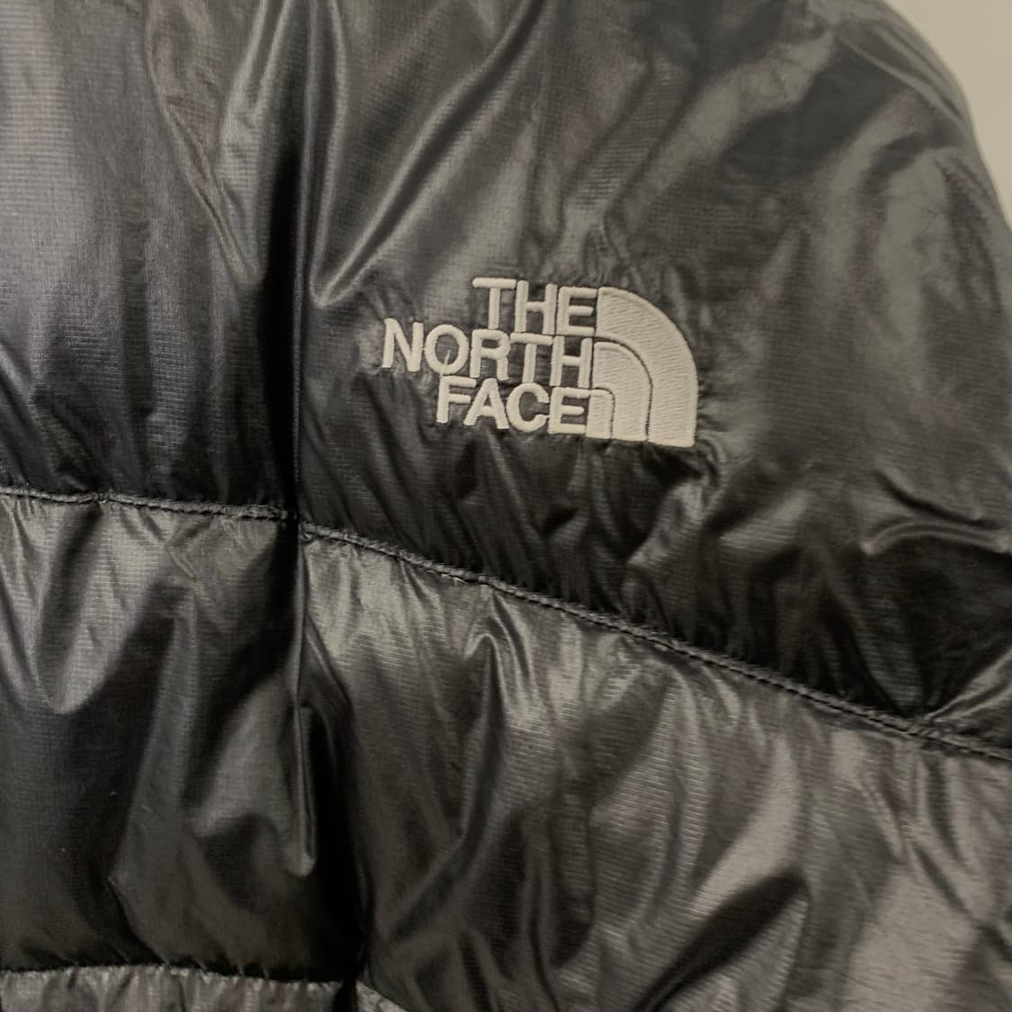 노스페이스 써밋시리즈 블랙 유광 패딩 상품이미지5