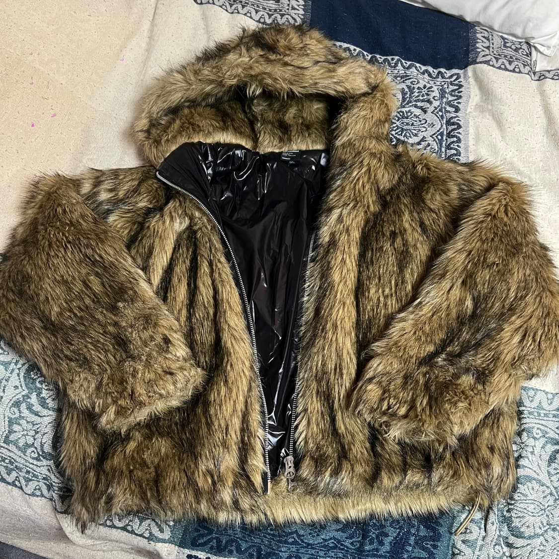 배드블러드 나드야 퍼 자켓 – 코요테 (M) 상품이미지5