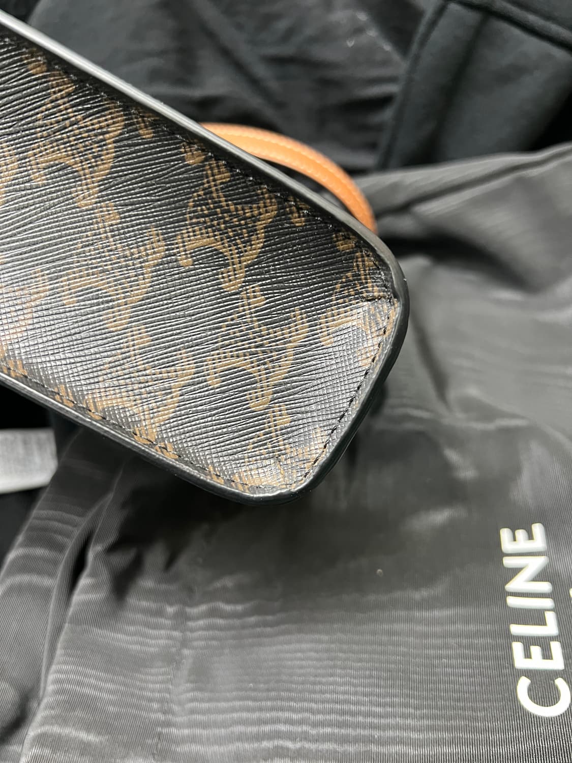 셀린느 카바스 트리옹프 버티컬 미니백 크로스백 상품이미지5