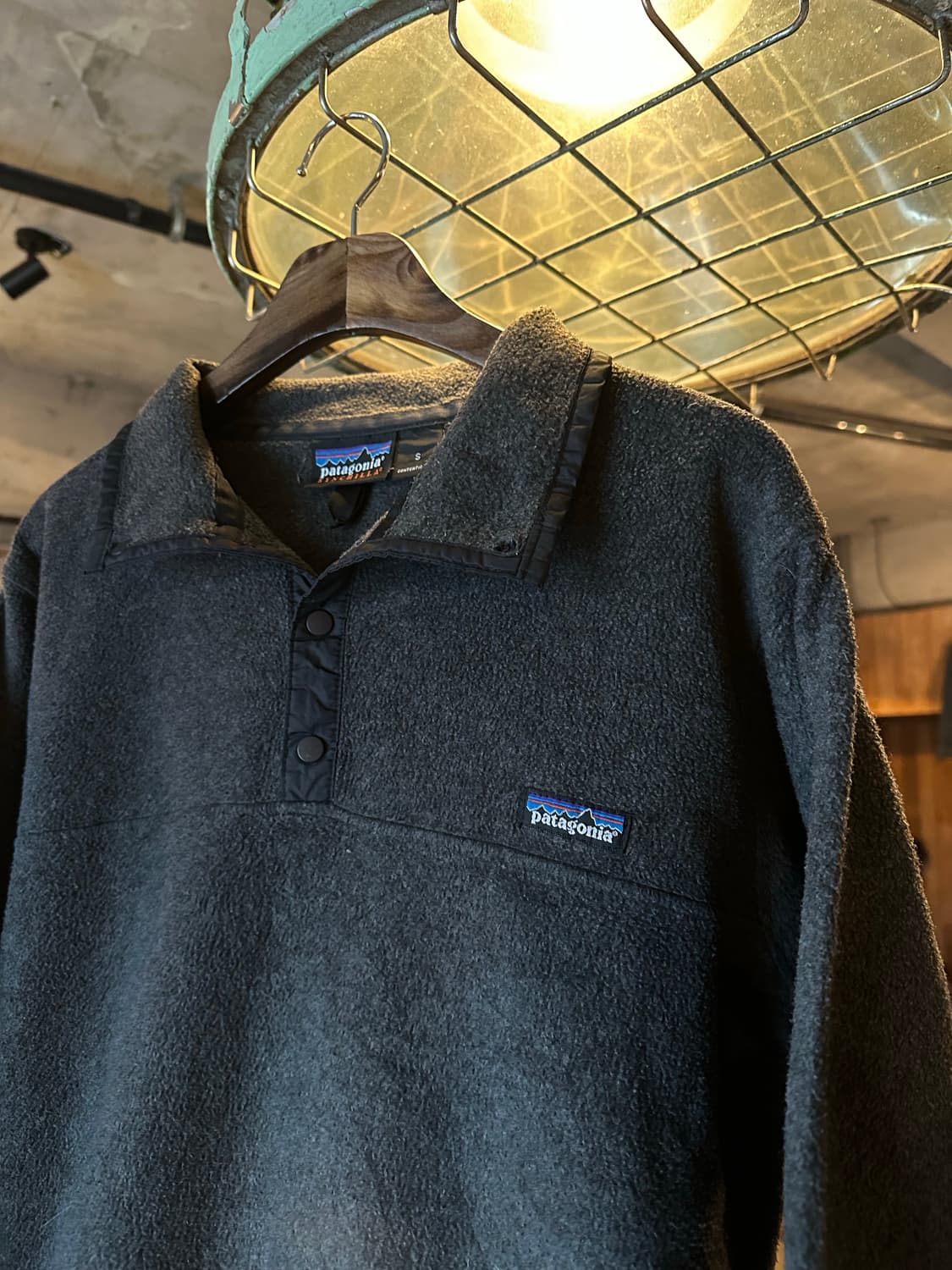 파타고니아 신칠라 플리스 풀오버 블랙 상품이미지2