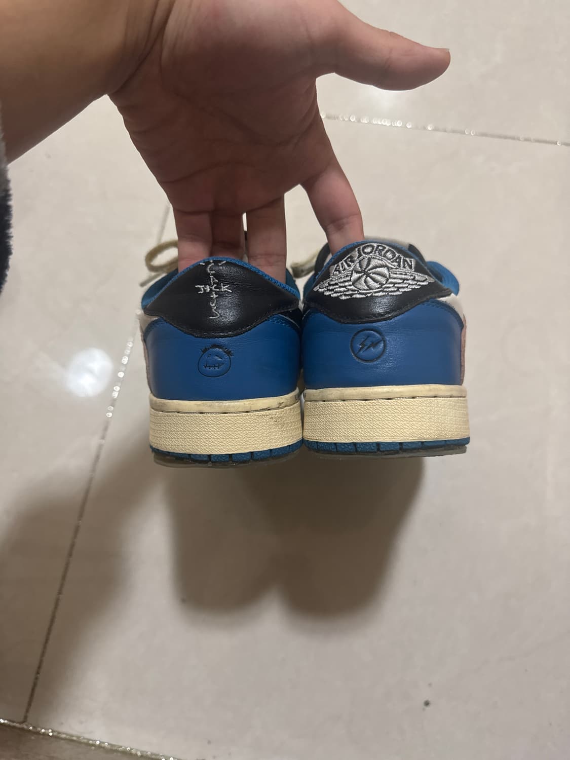 나이키 에어조던 1로우 트래비스 스캇 255 상품이미지2