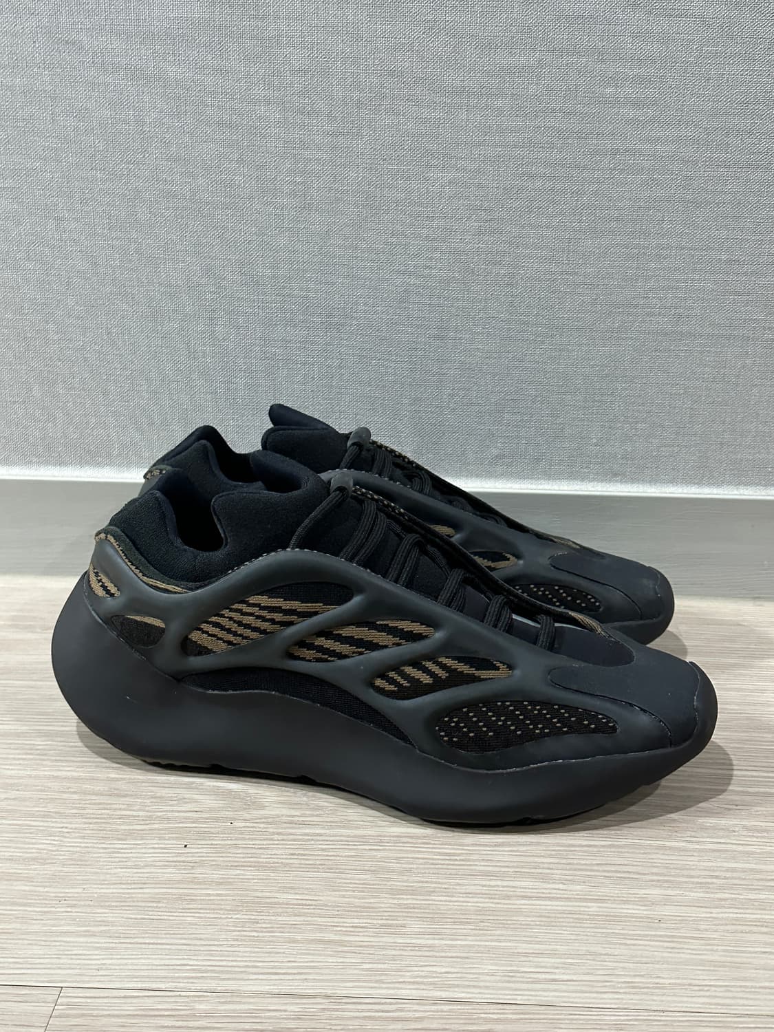 yeezy 700 v3 클레이브라운  상품이미지4