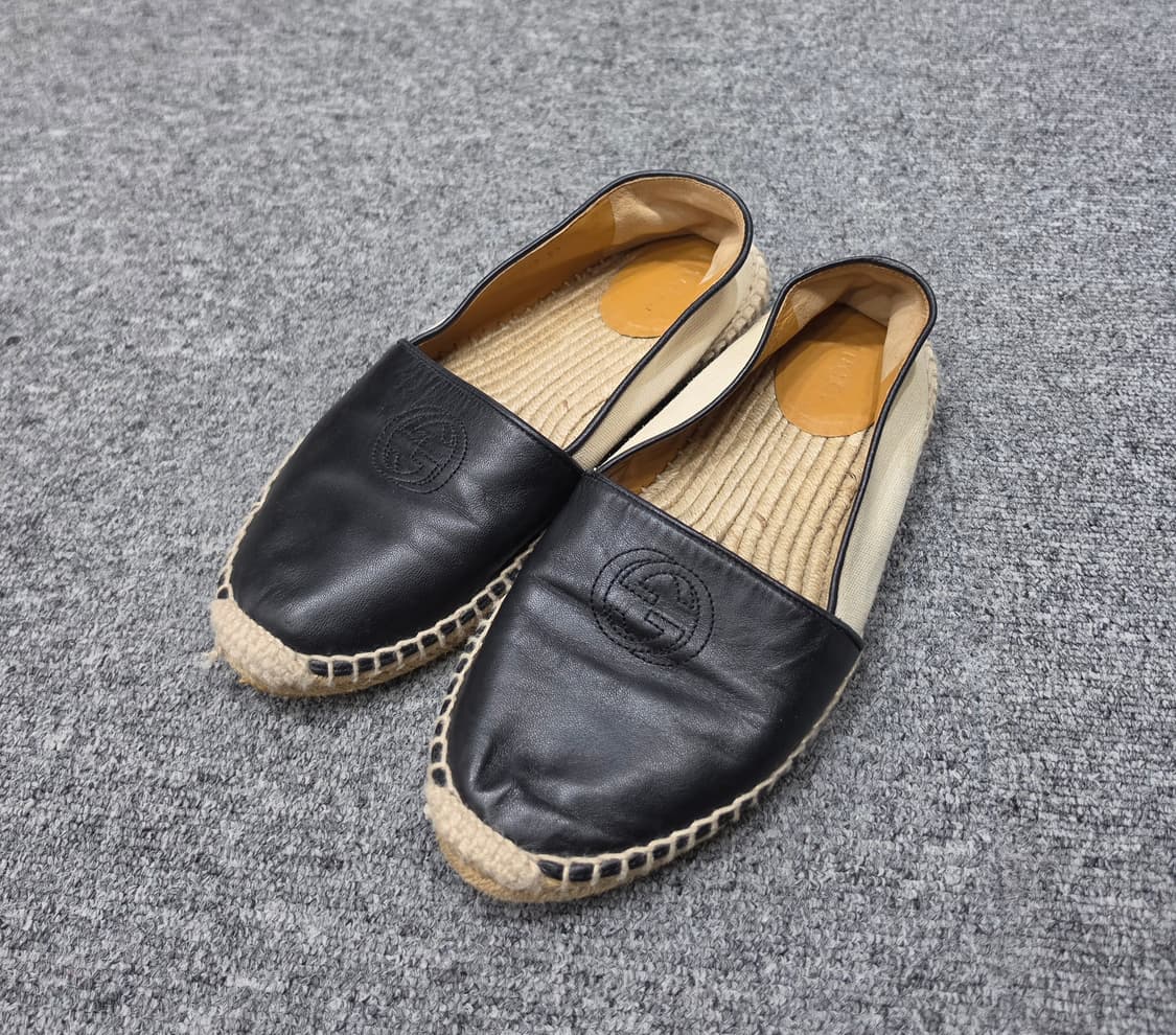 구찌 GG 인터로킹 시그니처 레더 에스파드류 슬립온 36 상품이미지1