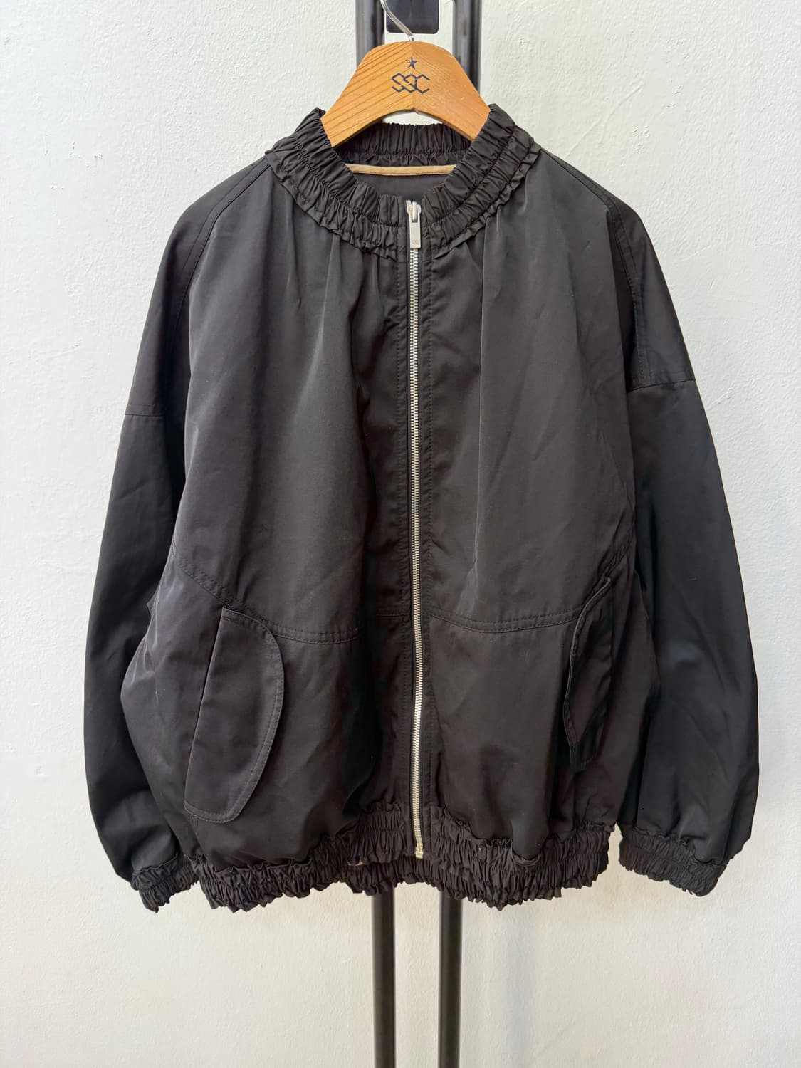 정품) O2ND 오즈세컨 한섬 오버핏 블랙 셔링 봄버 자켓 88 상품이미지1