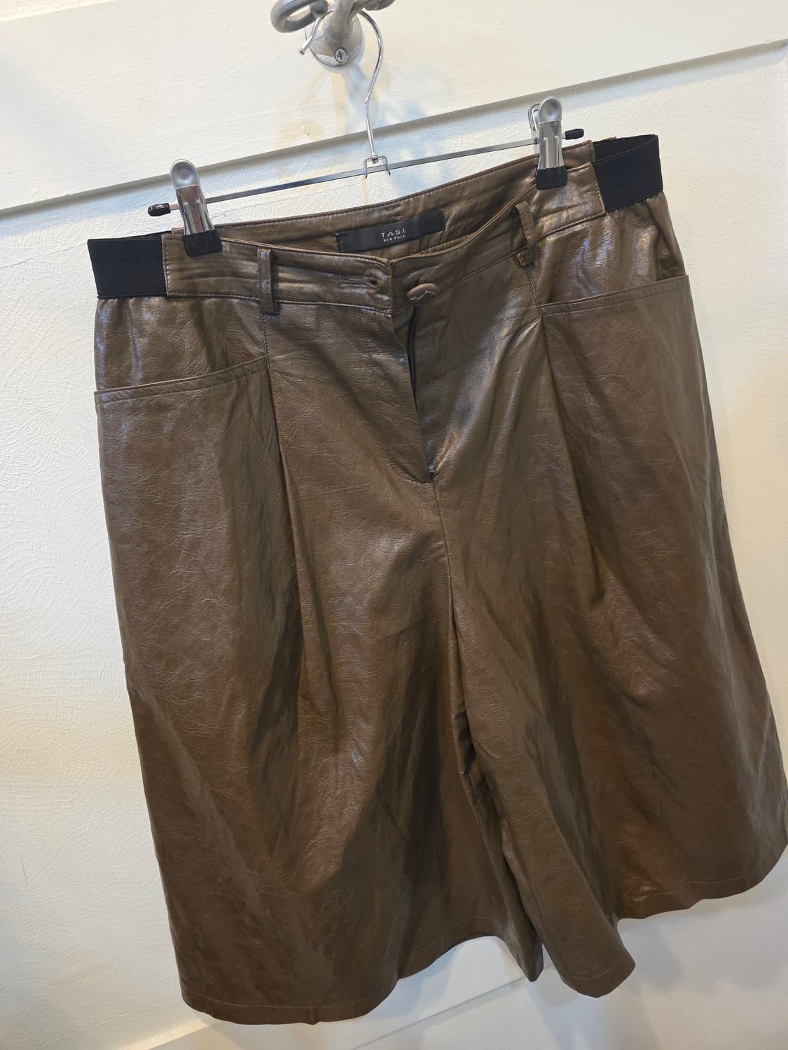 TASI 뉴욕 인조가죽 통반바지 브라운 상품이미지6