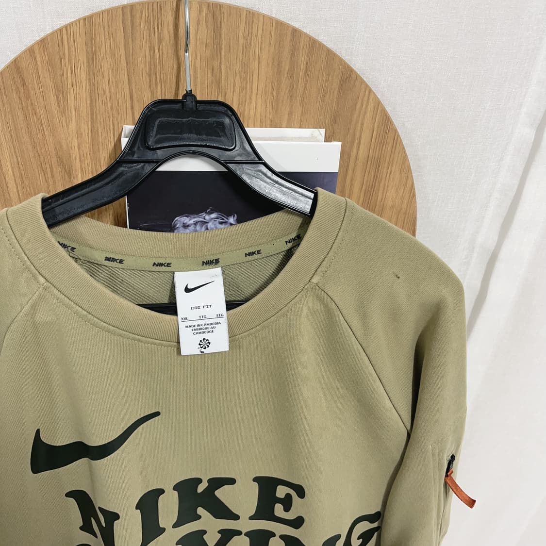 [정품] 나이키 베이지 NIKE MOVING CO. 그래픽 맨투맨 [ X 상품이미지5