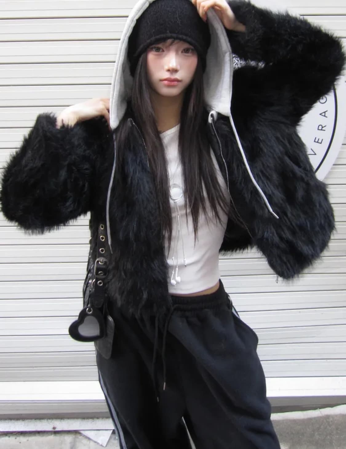 모디무드 블랙 숏 퍼 자켓 상품이미지2