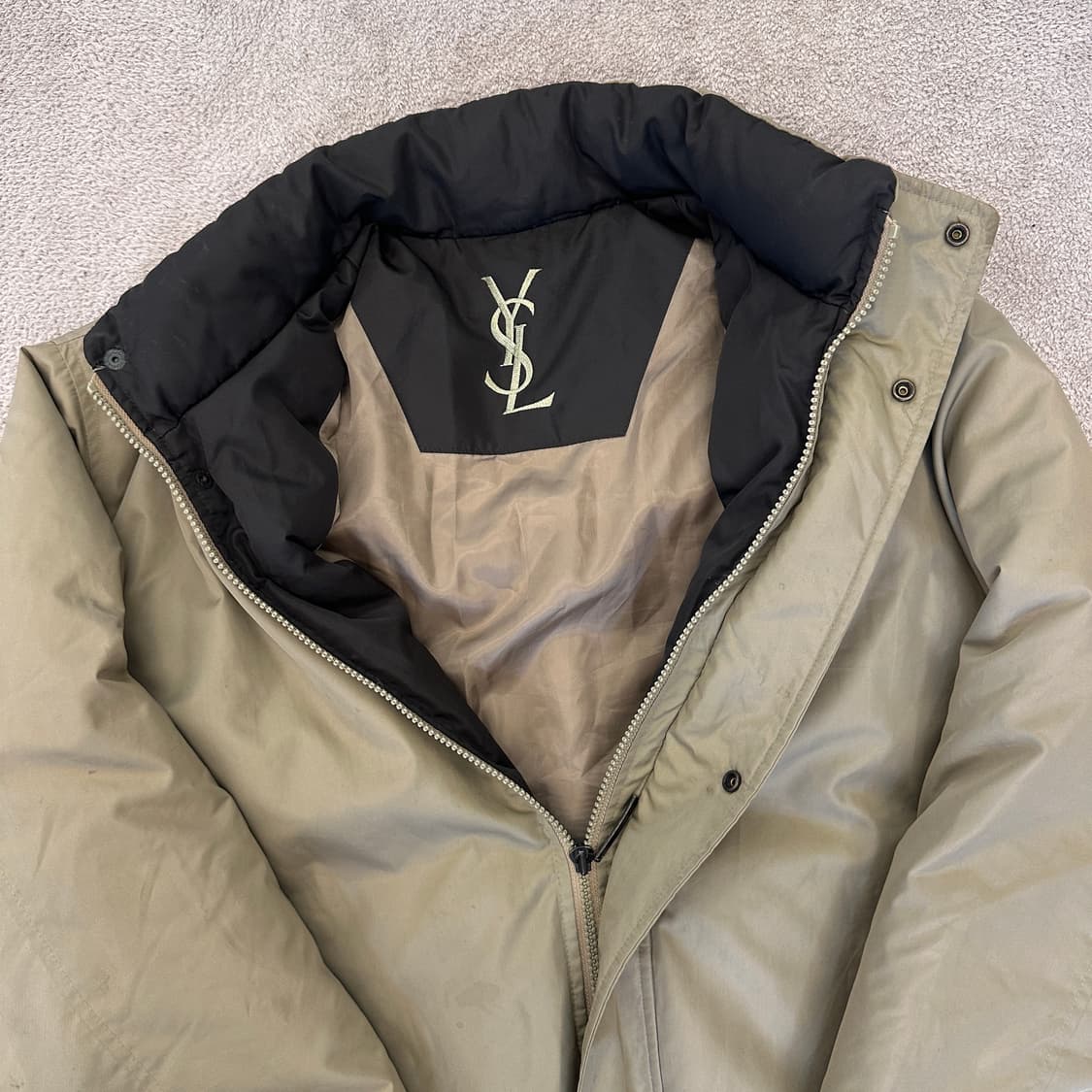 입생로랑 스몰 로고 다운 패딩 상품이미지2