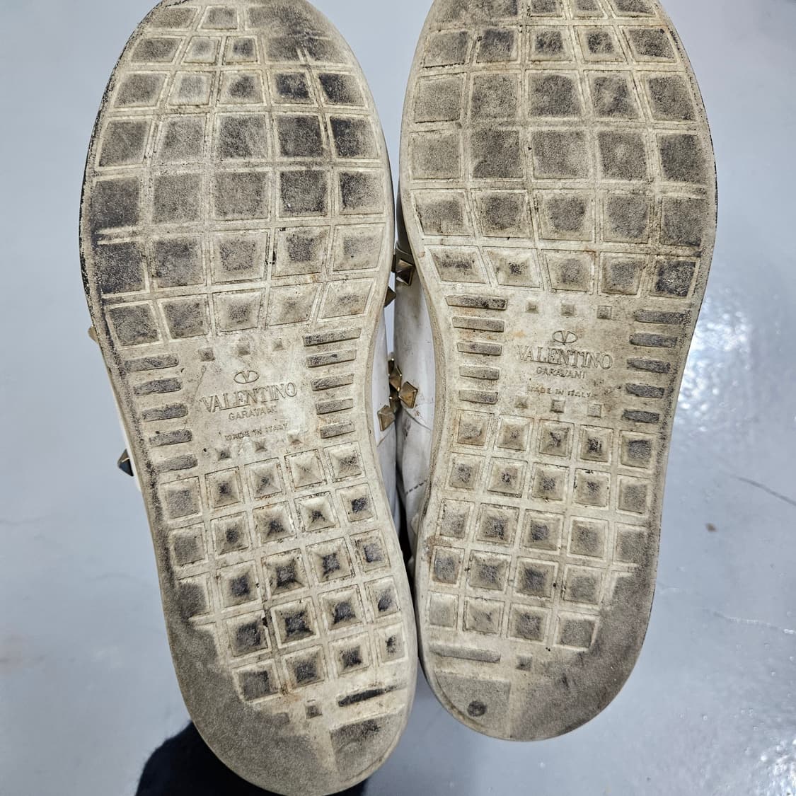 40 발렌티노 락스터드 스니커즈 0316Y 상품이미지5