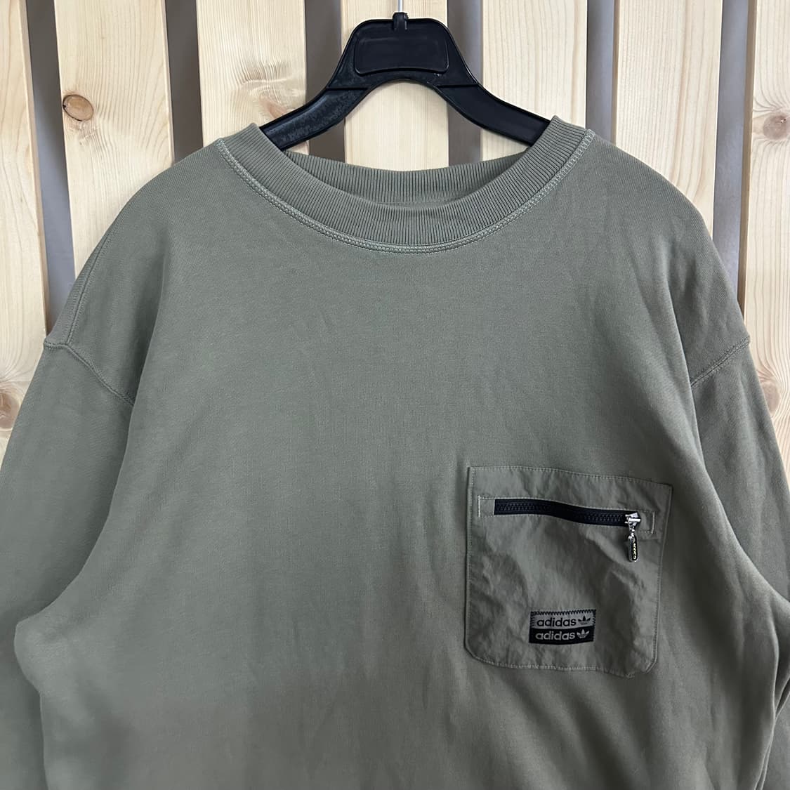 (L) 아디다스 카키 포켓 맨투맨 상품이미지3