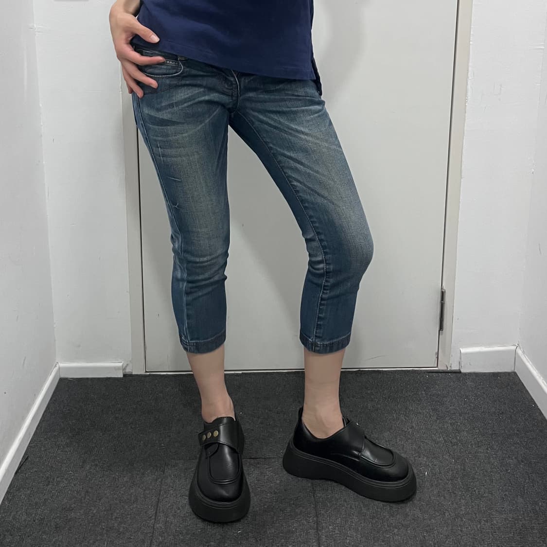 버버리 로고 자수 데님 카프리 팬츠 바지 상품이미지1