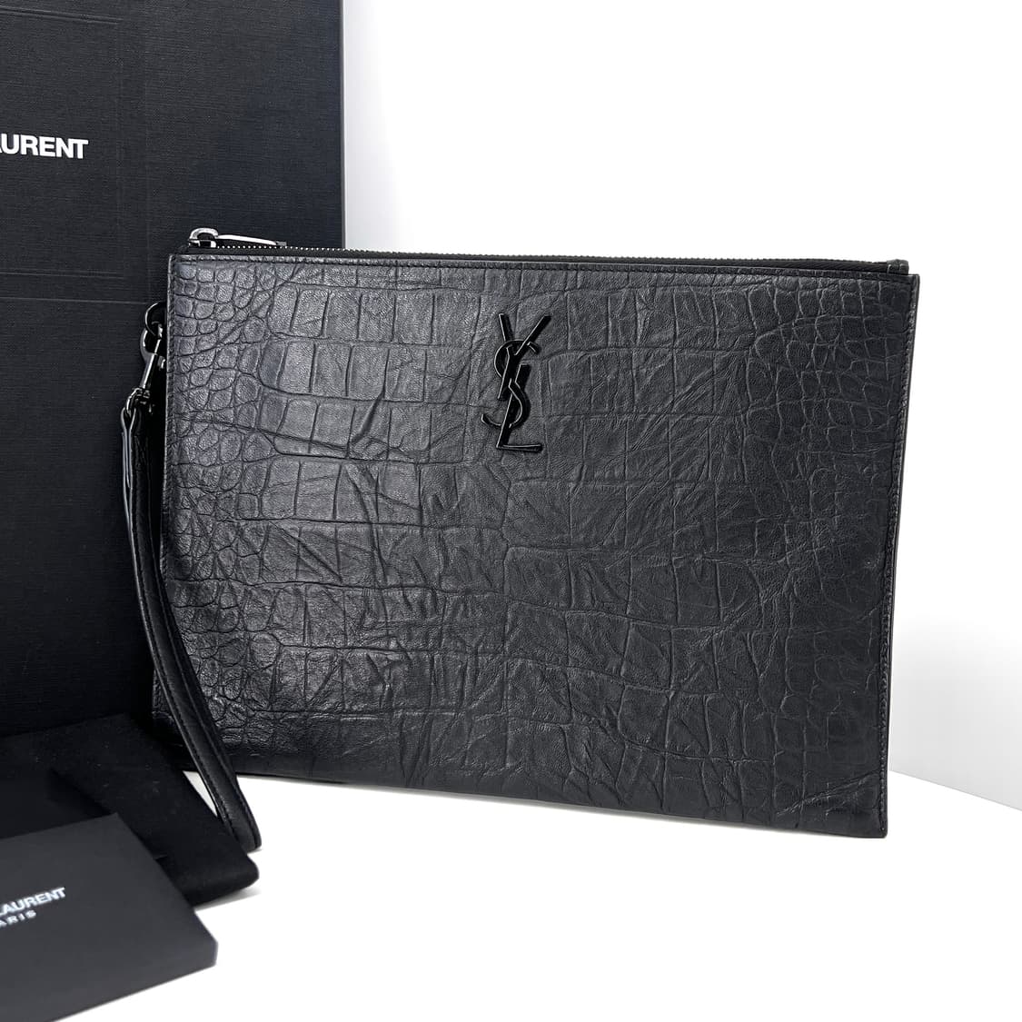 생로랑 모노그램 레더 클러치백 블랙 (667686) 상품이미지1