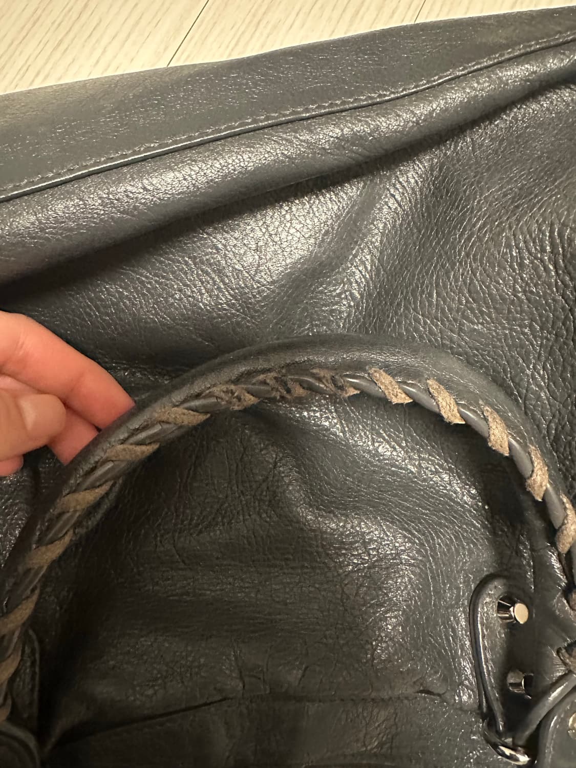 발렌시아가 모터백 미디움 그레이 상품이미지3