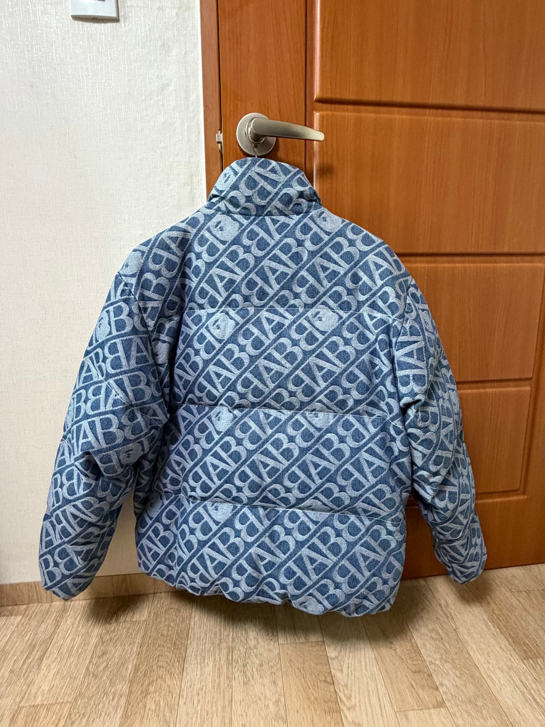 베이프 데님 모노그램 페퍼 다운 재킷블루 상품이미지2