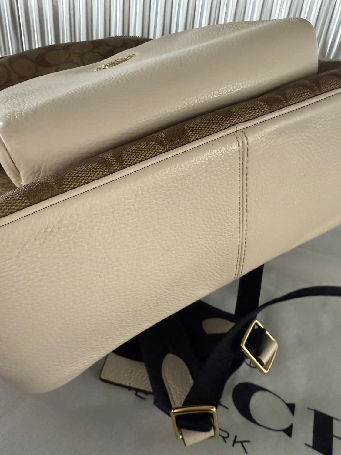 코치 시그니처 코트 백팩 아이보리 상품이미지5