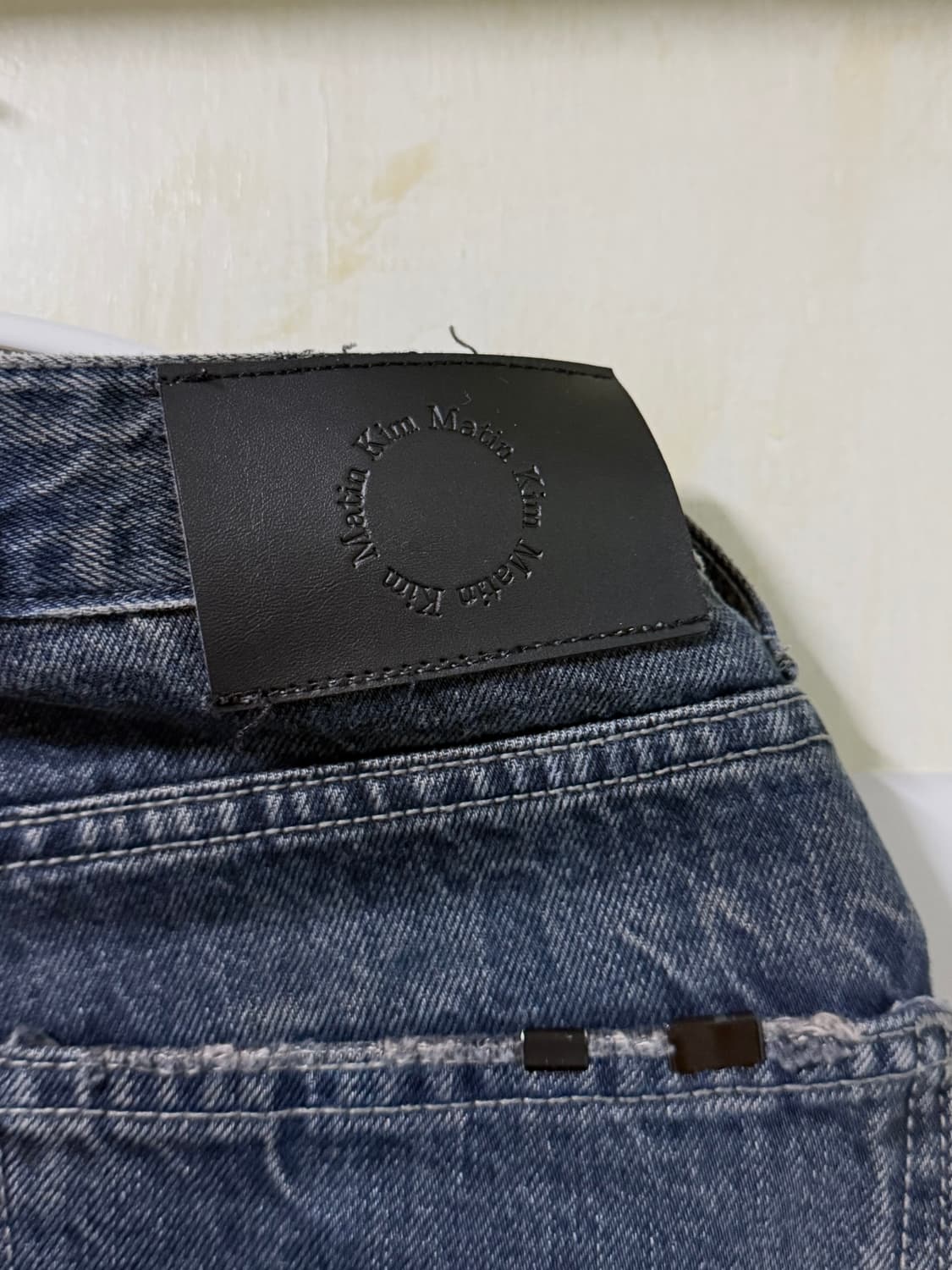 마뗑킴 데미지 세미부츠컷 데님팬츠 상품이미지3