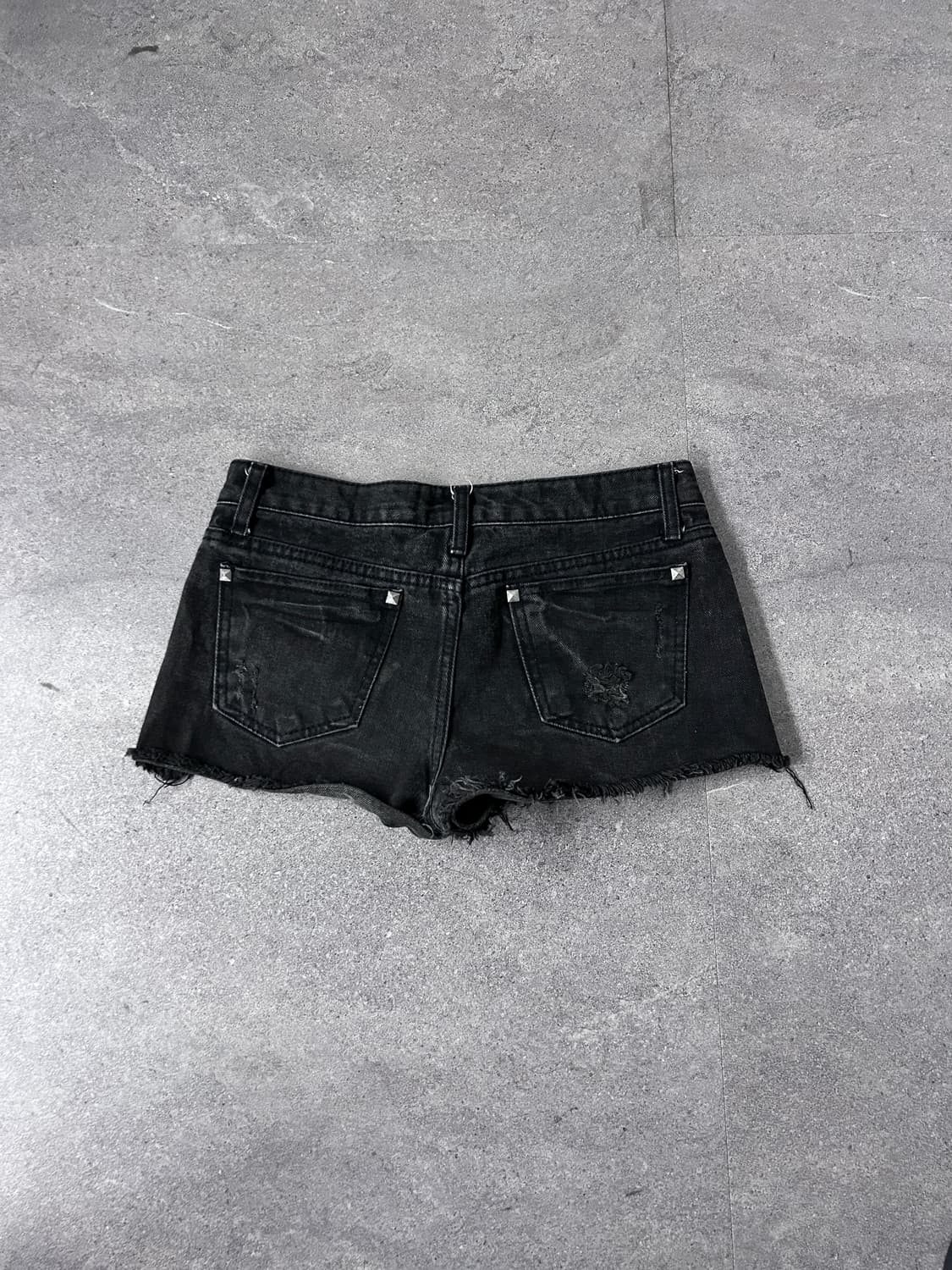 Studded Distressed Black Denim Shorts 상품이미지5