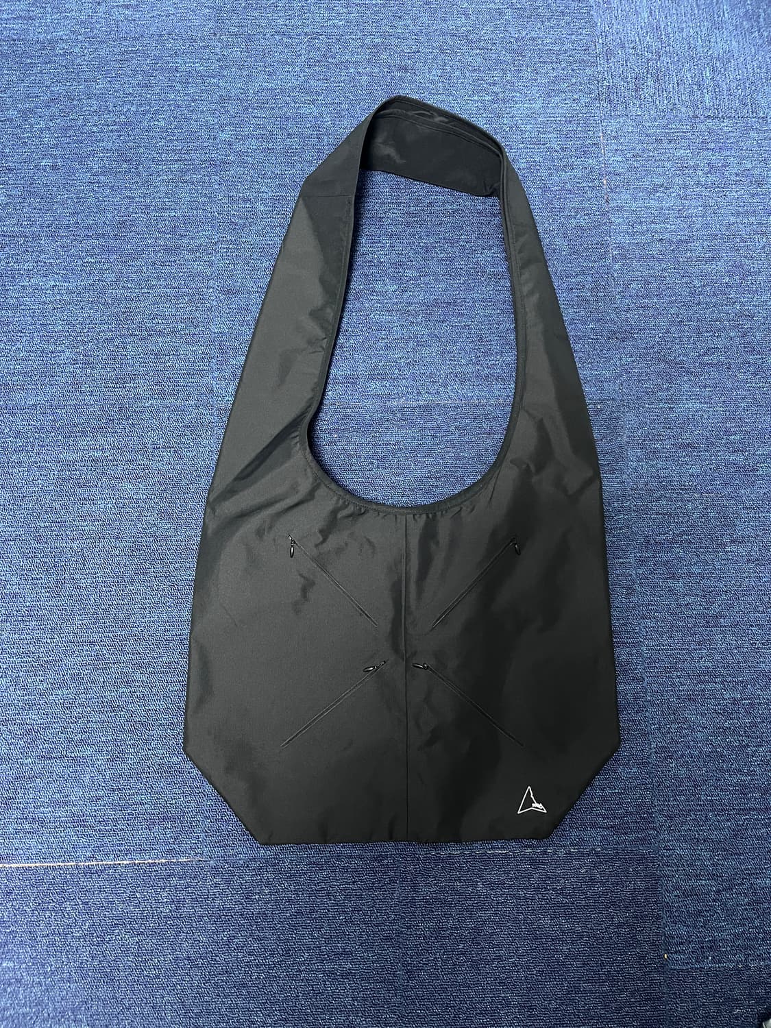 로아 하이킹 숄더백 상품이미지1