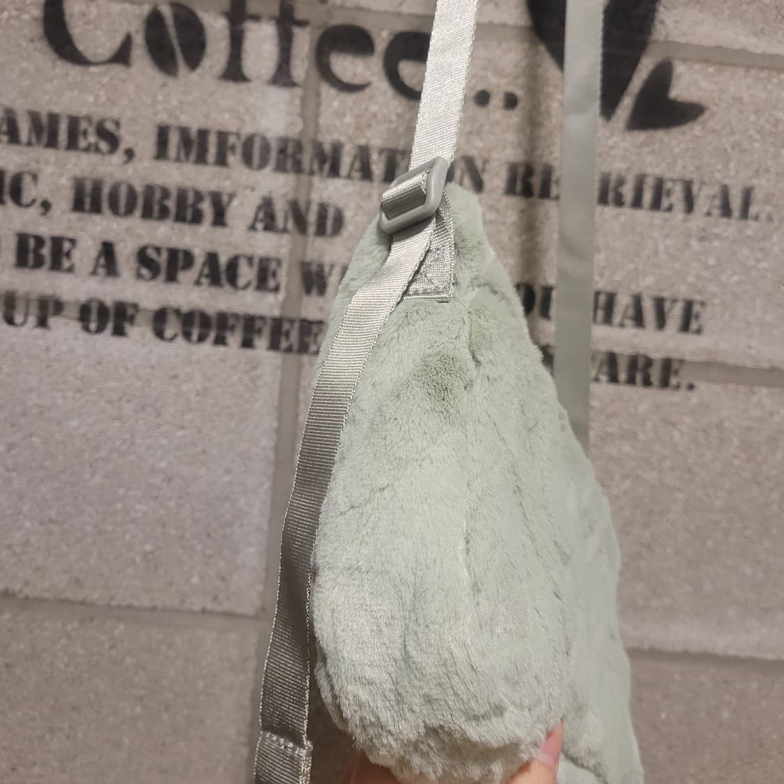 나이키 인조퍼 크로스백 상품이미지4