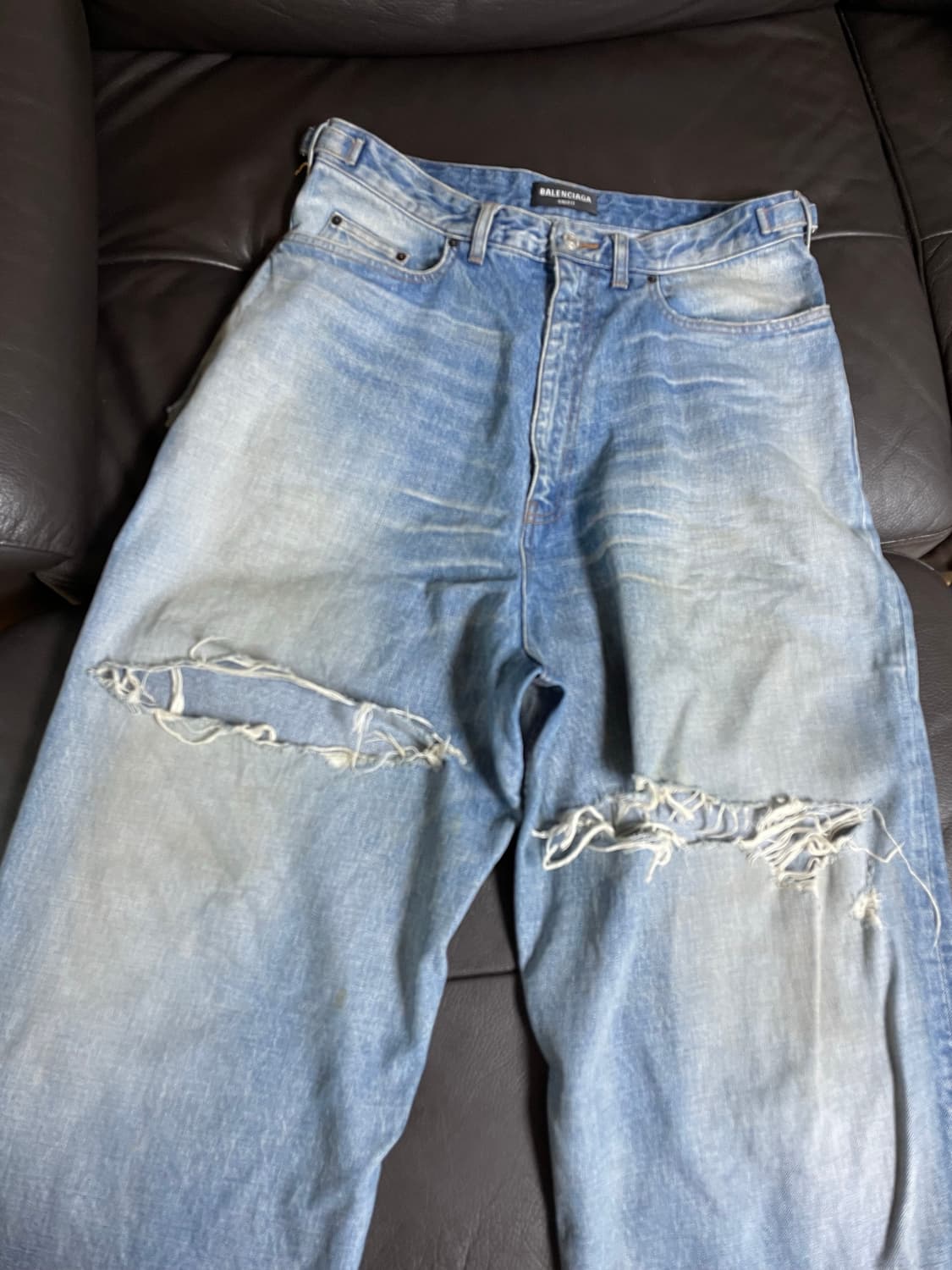 발렌시아가 디스트로이드 데님 팬츠 상품이미지1