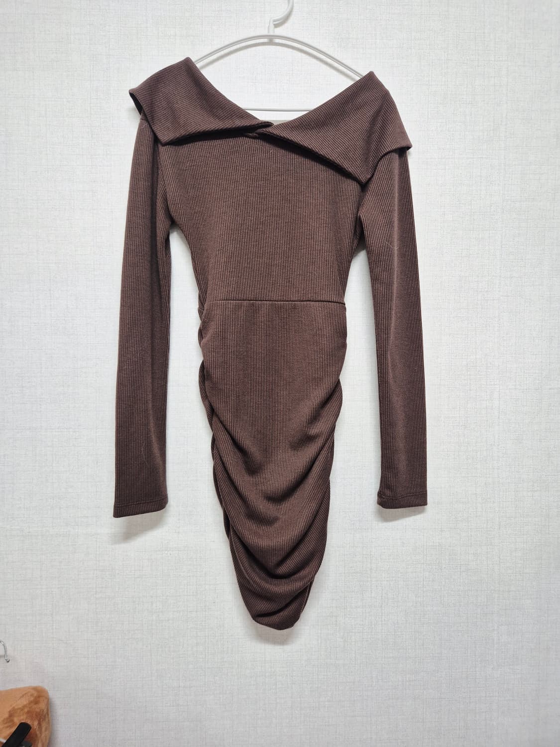 브라운 셔링 롱 슬리브 원피스 상품이미지1