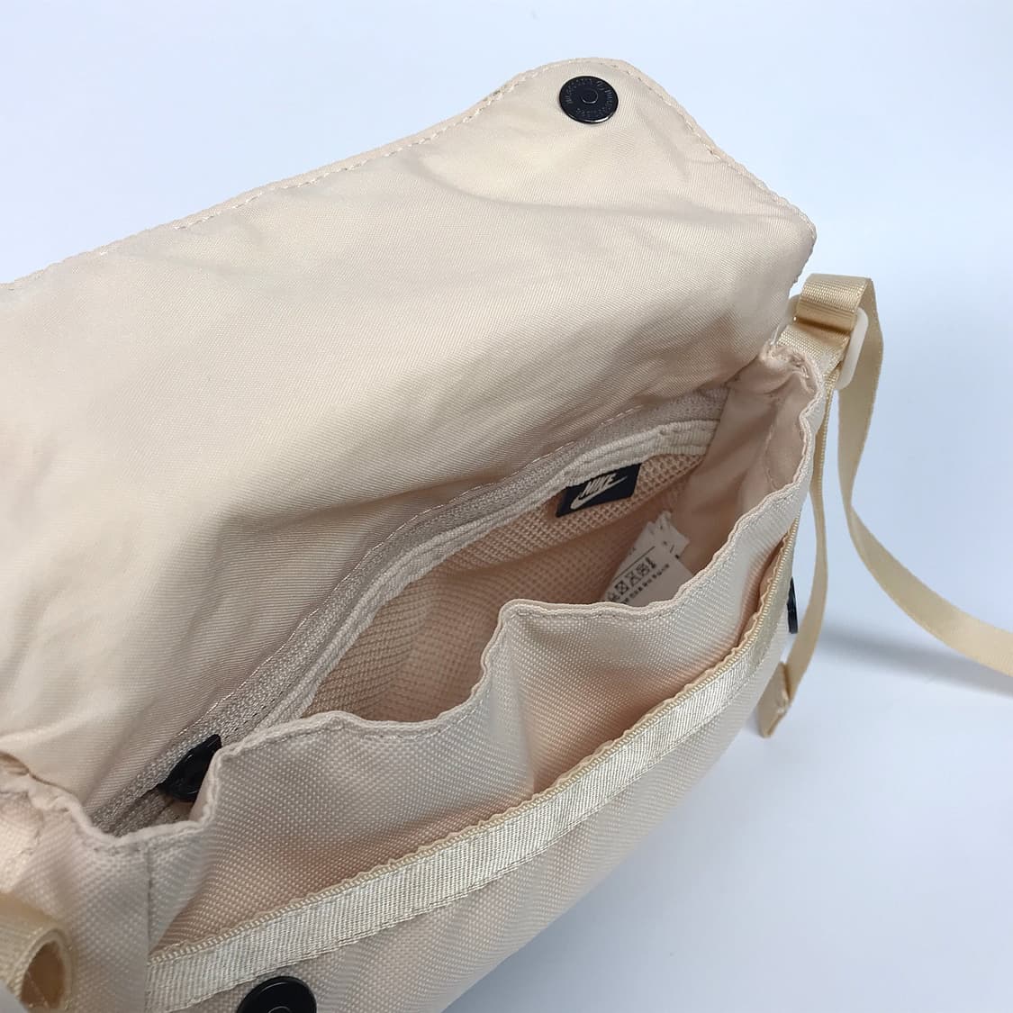 나이키 퓨추라 365 크로스백 가방 상품이미지8