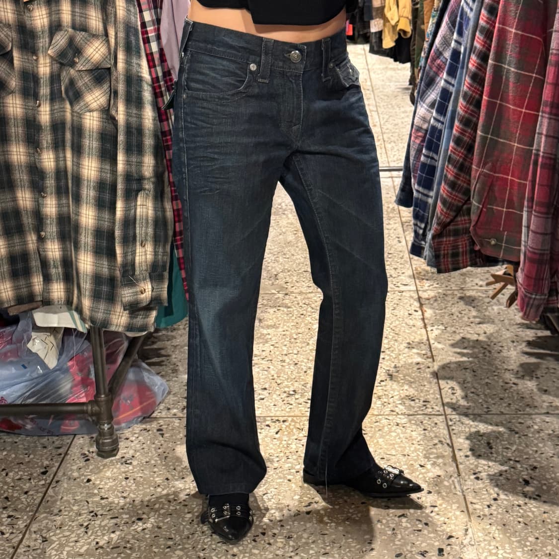 TrueReligion 트루릴리젼 워싱 세미 부츠컷 데님 팬츠 상품이미지3