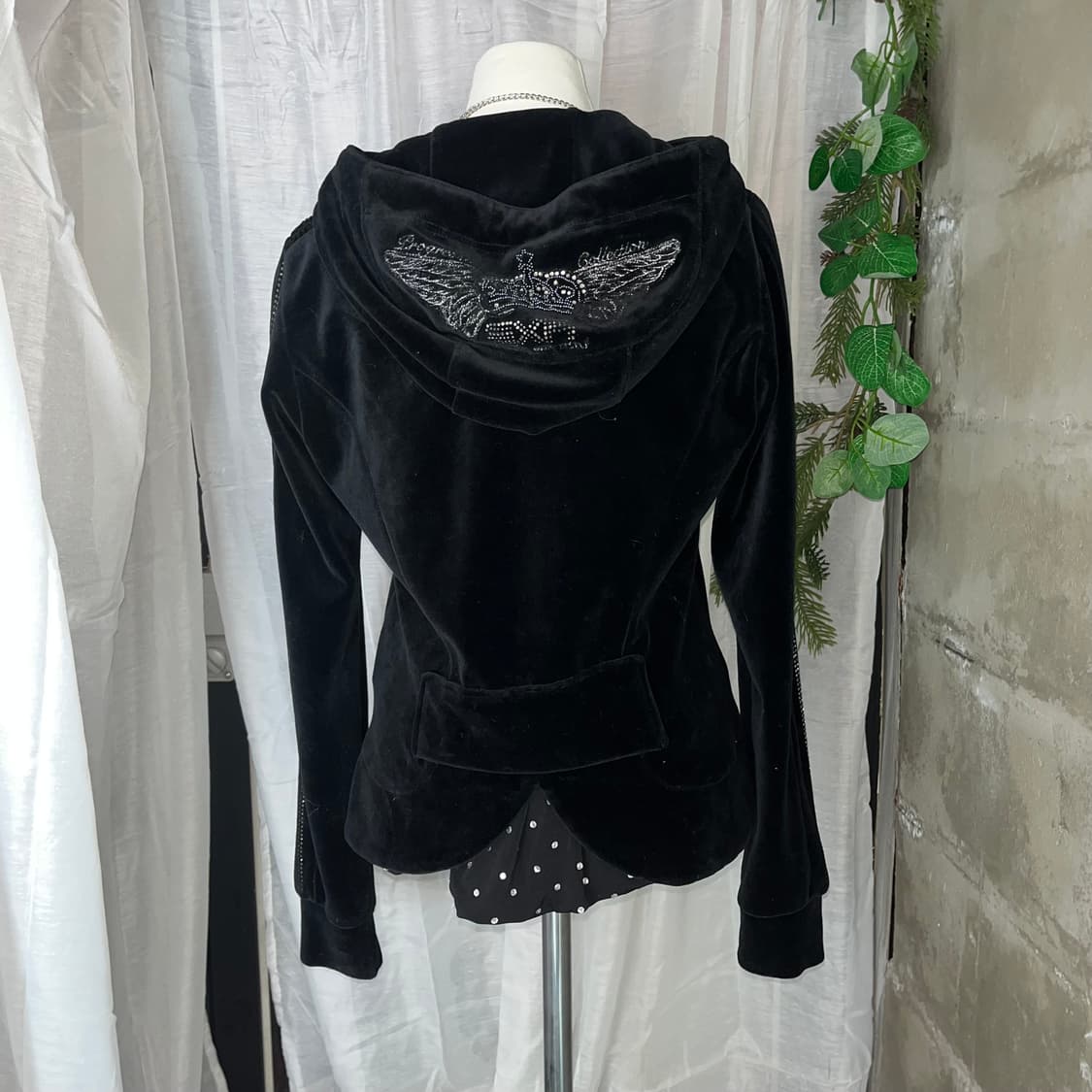 갸루 벨벳 큐빅 날개체인 후드집업 상품이미지2