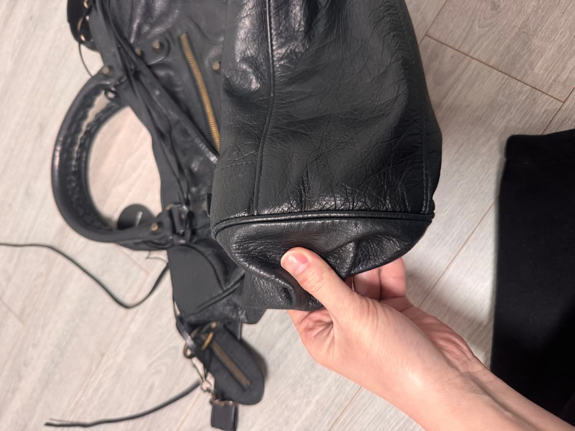 정품 발렌시아가 시티백 미듐 블랙 상태 S급 상품이미지4