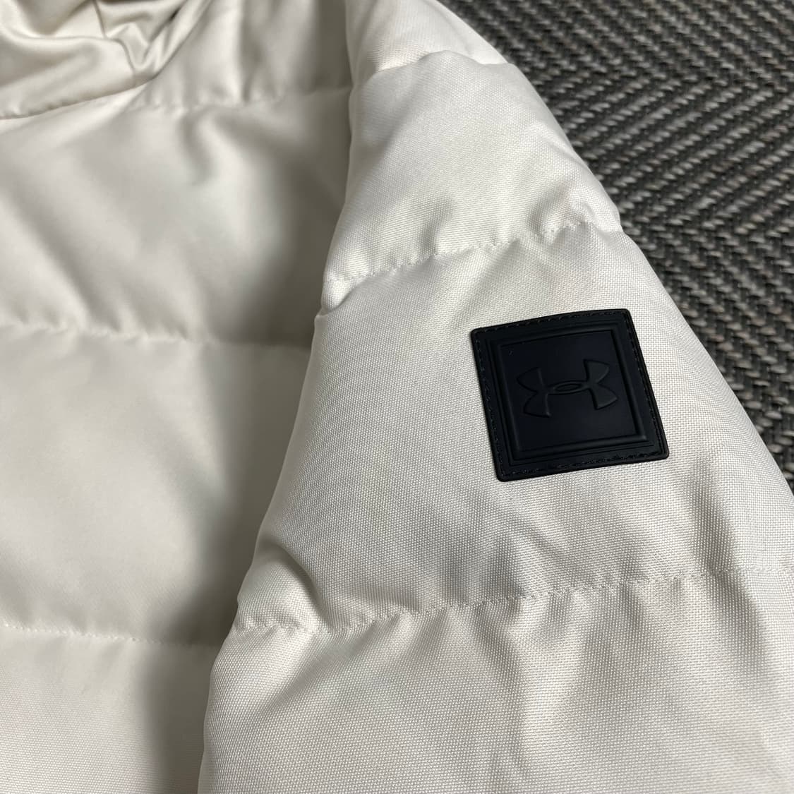 언더아머 사이드 패치 로고 덕 다운 패딩 점퍼 아이보리 o 4312 상품이미지2