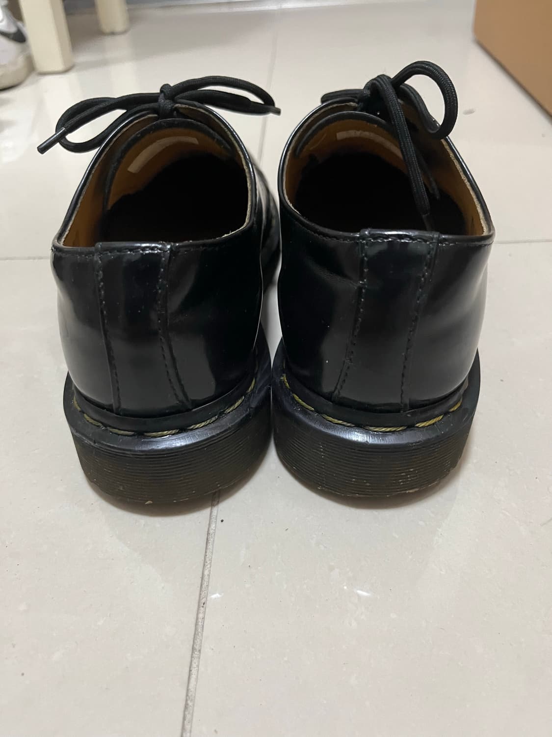 (uk7) 닥터마틴 1461 3홀 유광 블랙 상품이미지3