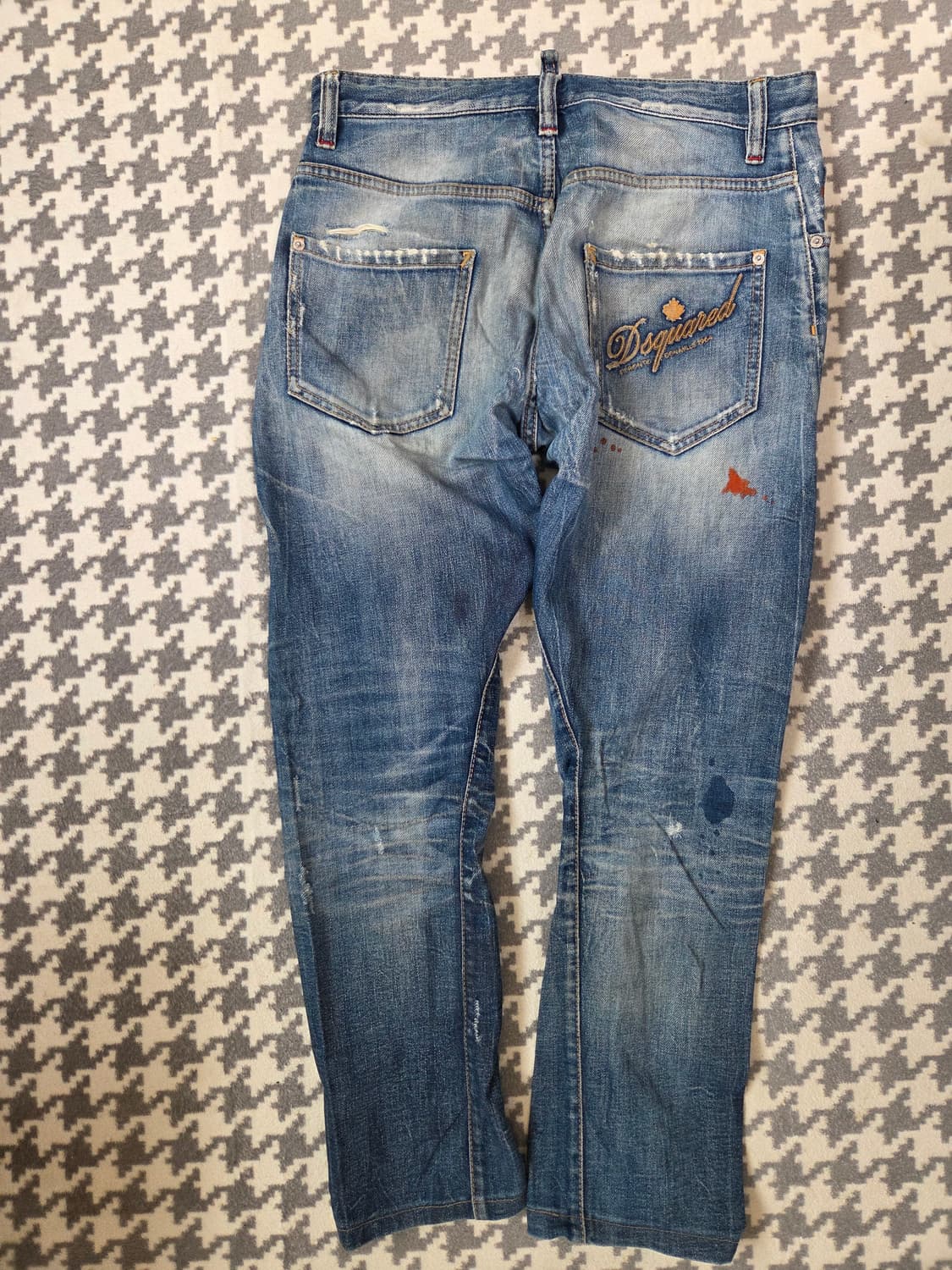 디스퀘어드2 ​모델명: S74LA0333 (2011년 시즌 제품)
​핏( 상품이미지2