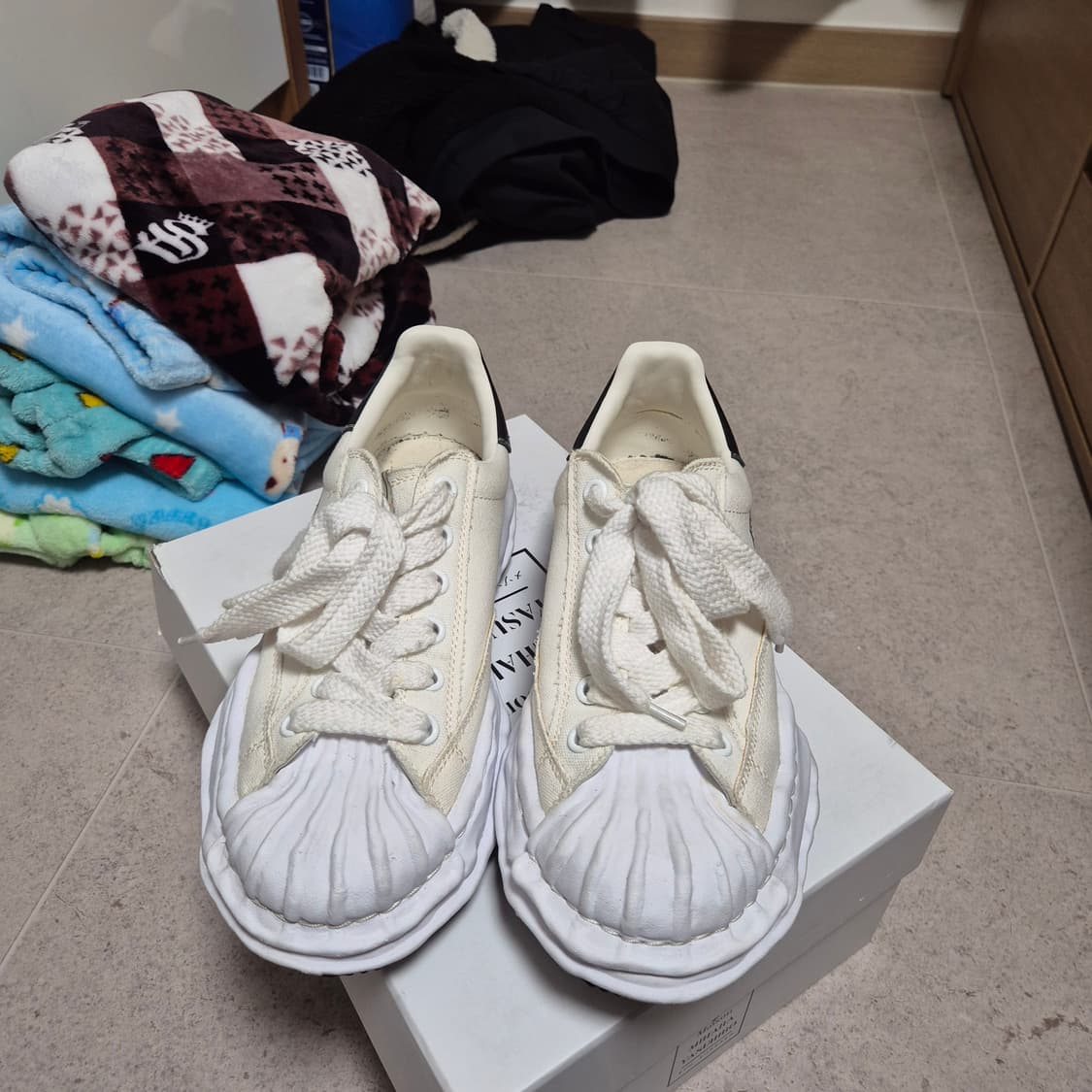 (급처)메종 미하라 야스히로 블레이키 OG 솔 캔버스 스니커즈 화이트 상품이미지1