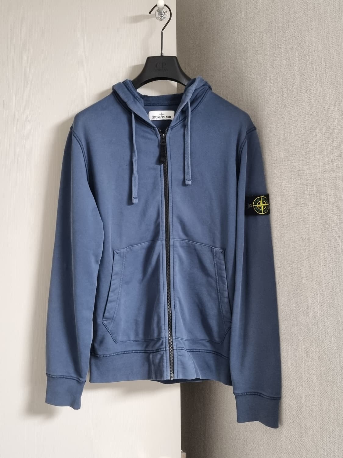 스톤아일랜드 와펜 후드집업 상품이미지1
