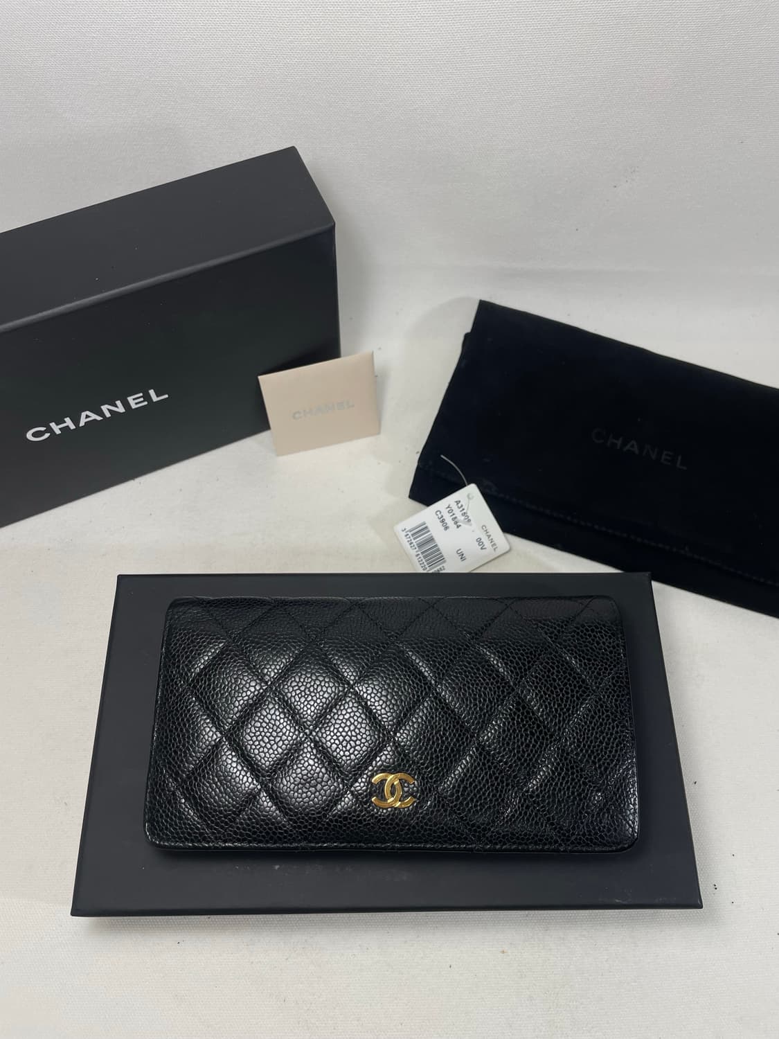 [새상품급,풀구성] 샤넬 클래식 플랩 장지갑 캐비어 금장 블랙 상품이미지1