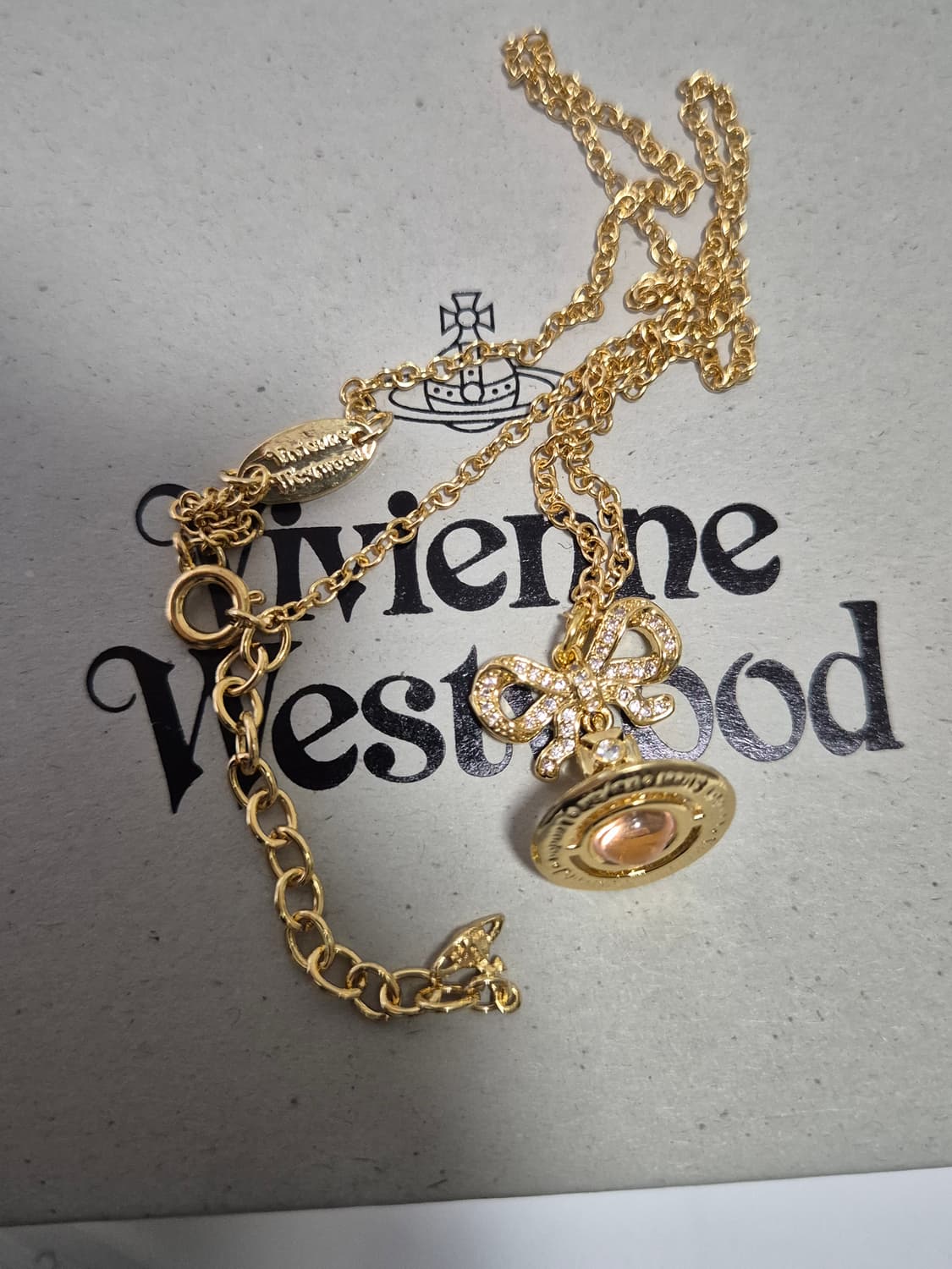 비비안웨스트우드 골드 옥타비에 피치 리본 오알비 목걸이 상품이미지4