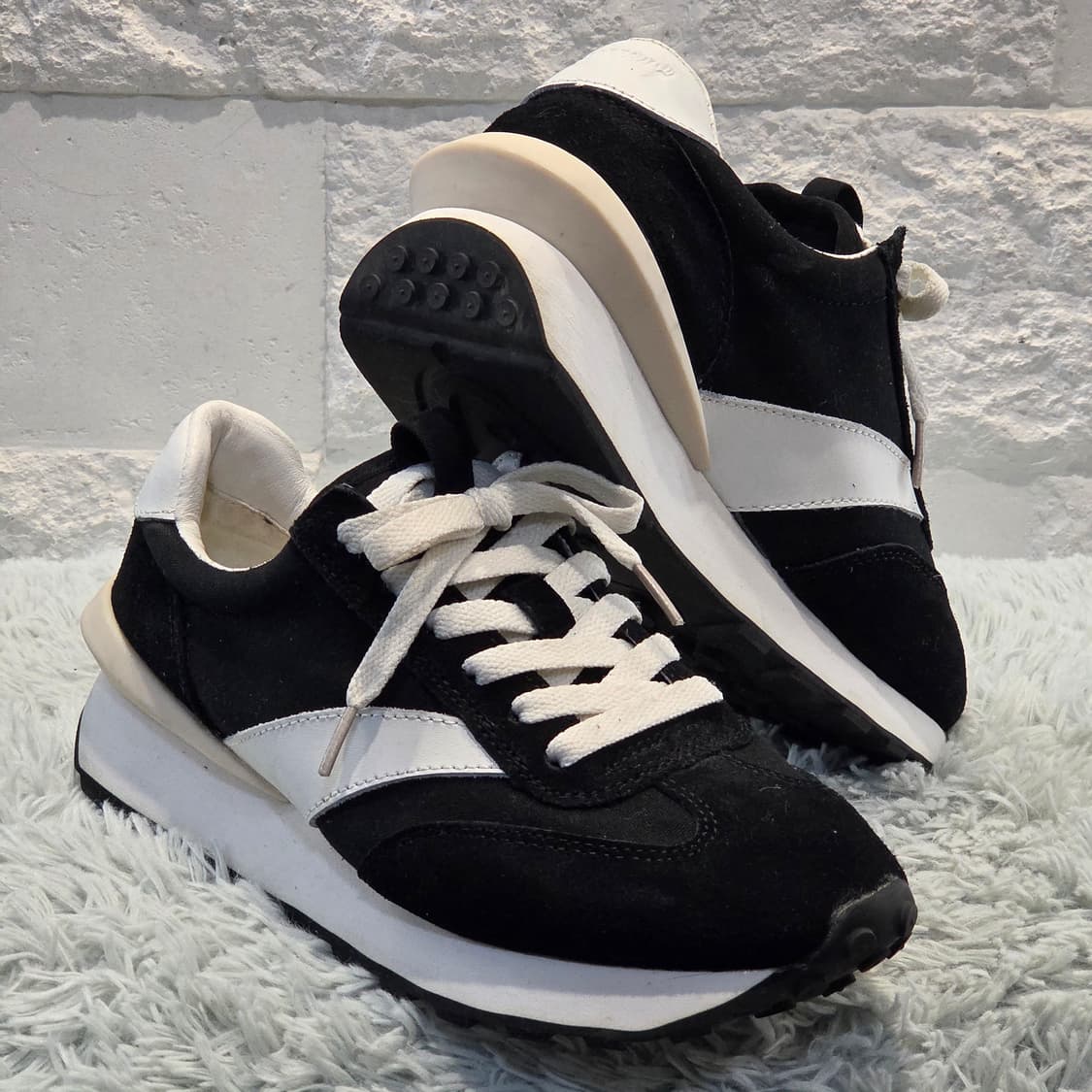 1w-28:베어파우(BEARPAW) 레트로 러너 스니커즈 블랙 24cm 상품이미지4