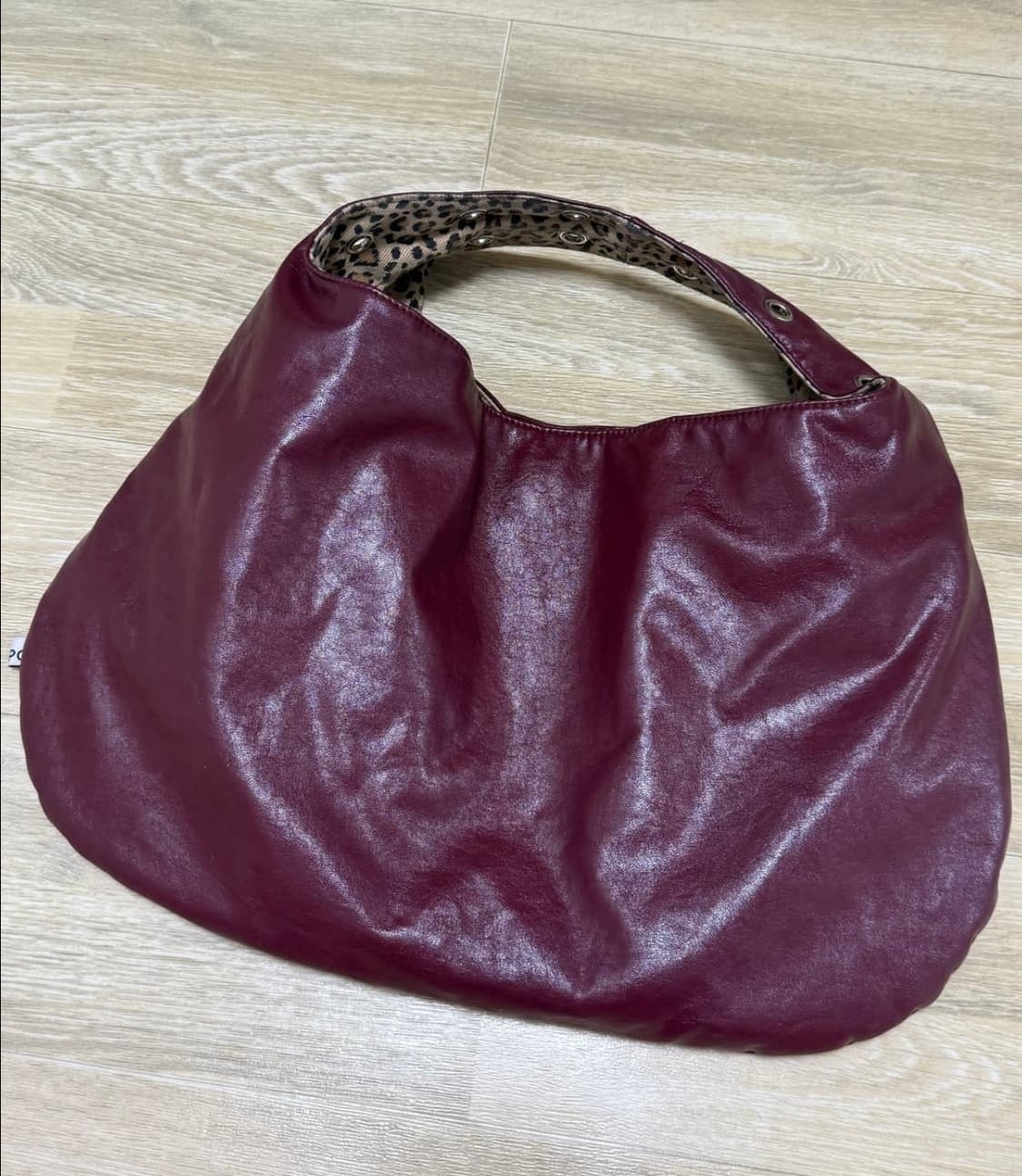 뎁크 아일렛 레더백 상품이미지4