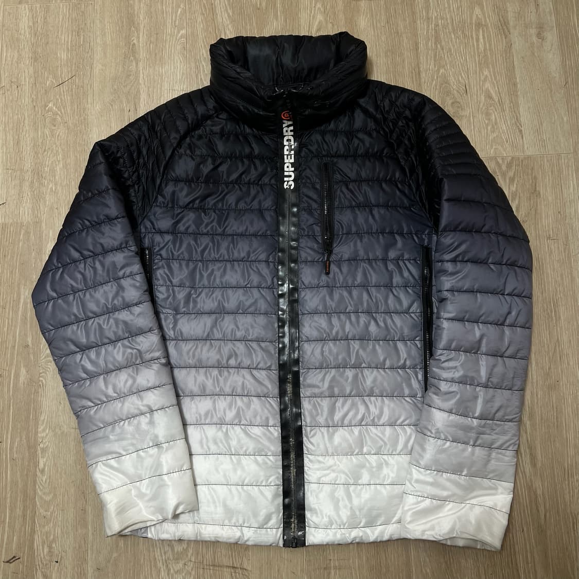 슈퍼드라이 재팬 그라데이션 라이트 경량패딩 자켓 L/100  상품이미지1
