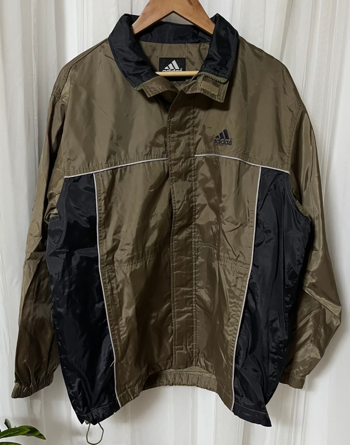 아디다스 올드스쿨 바람막이 L 카키브라운 블랙 배색 상품이미지2