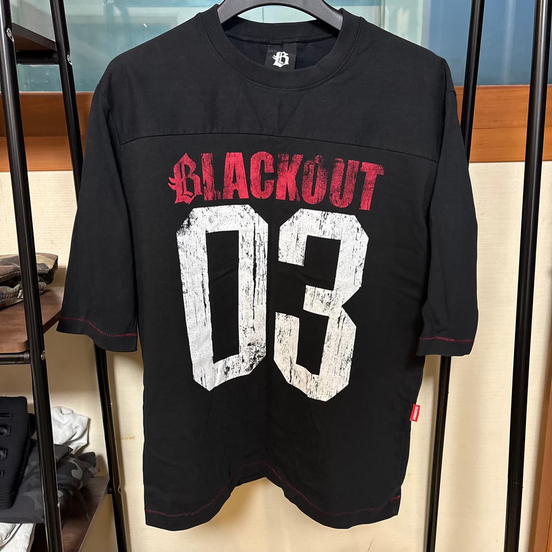 블랙아웃 럭비티 상품이미지1