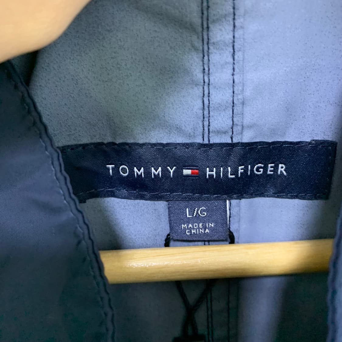 타미힐피거 네이비 지퍼넥 금장 여성 바람막이 슬림 코트 점퍼 상품이미지10