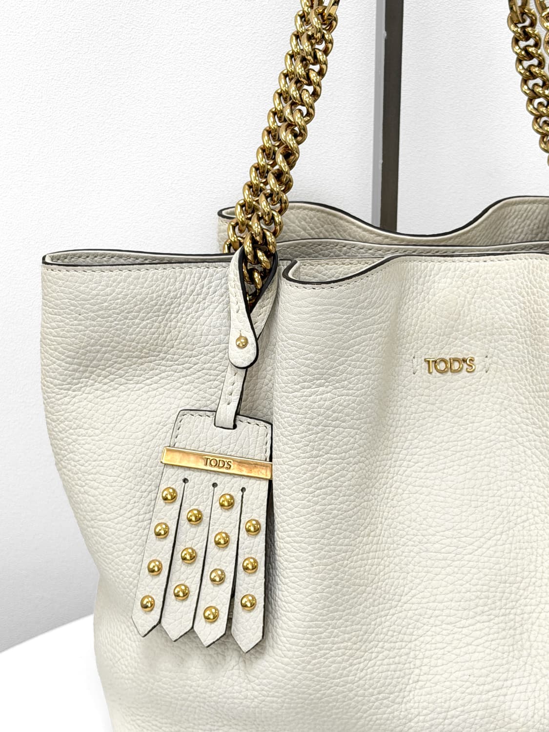 토즈 페블 레더 플라워 태슬 체인 숄더백 상품이미지2