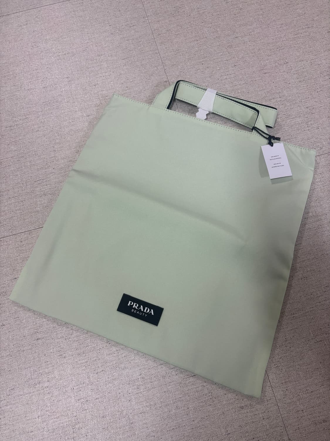 프라다 뷰티 에코백 상품이미지1