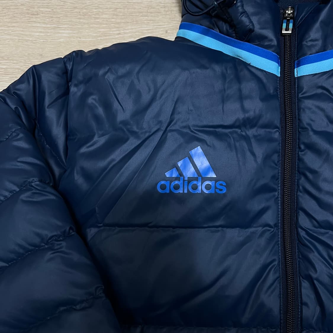 아디다스 덕다운 퍼포먼스 로고 후드 롱패딩 점퍼 [네이비] M/95 상품이미지4